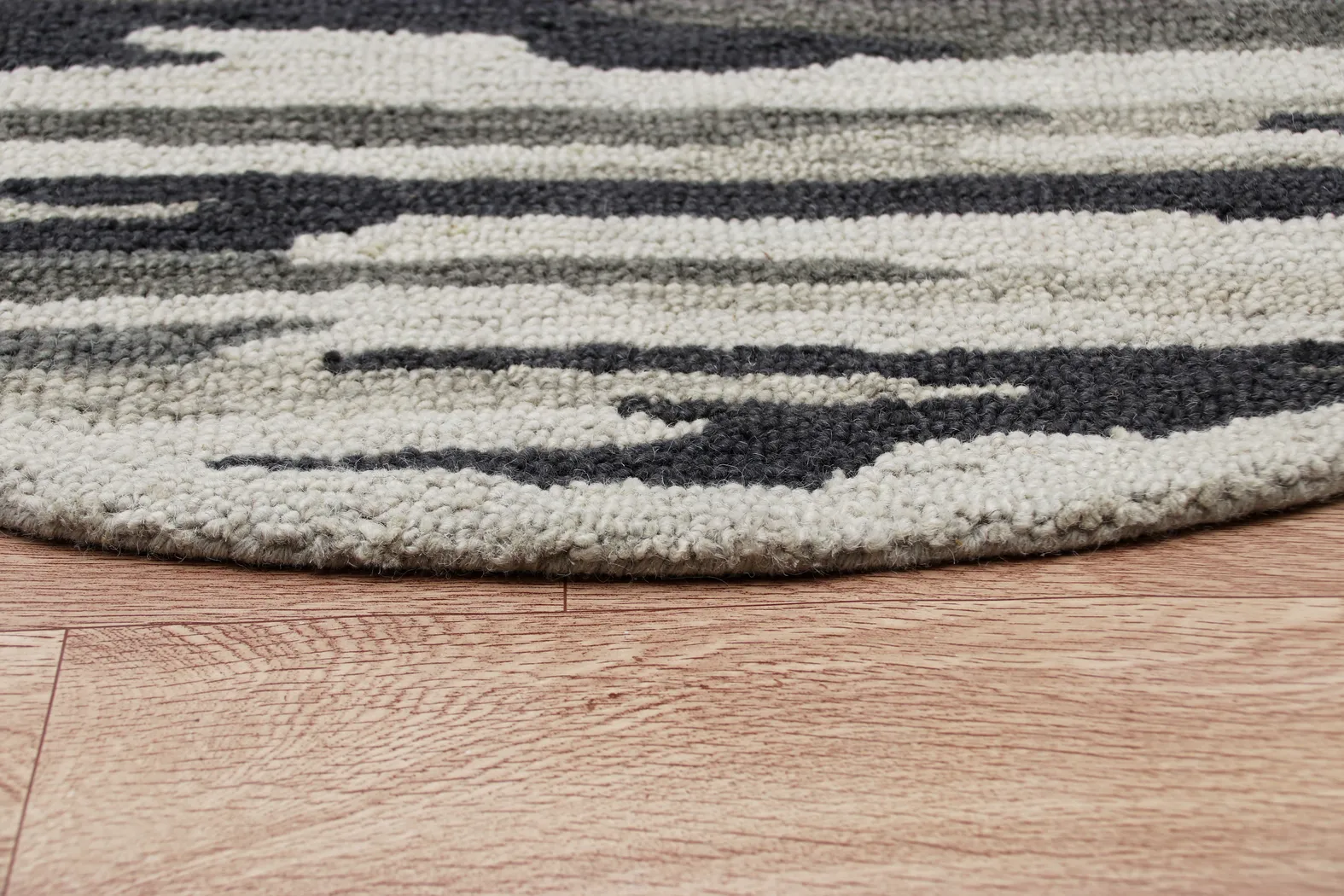 Keren Gray 6' Round Rug - Thumbnail - Image 6