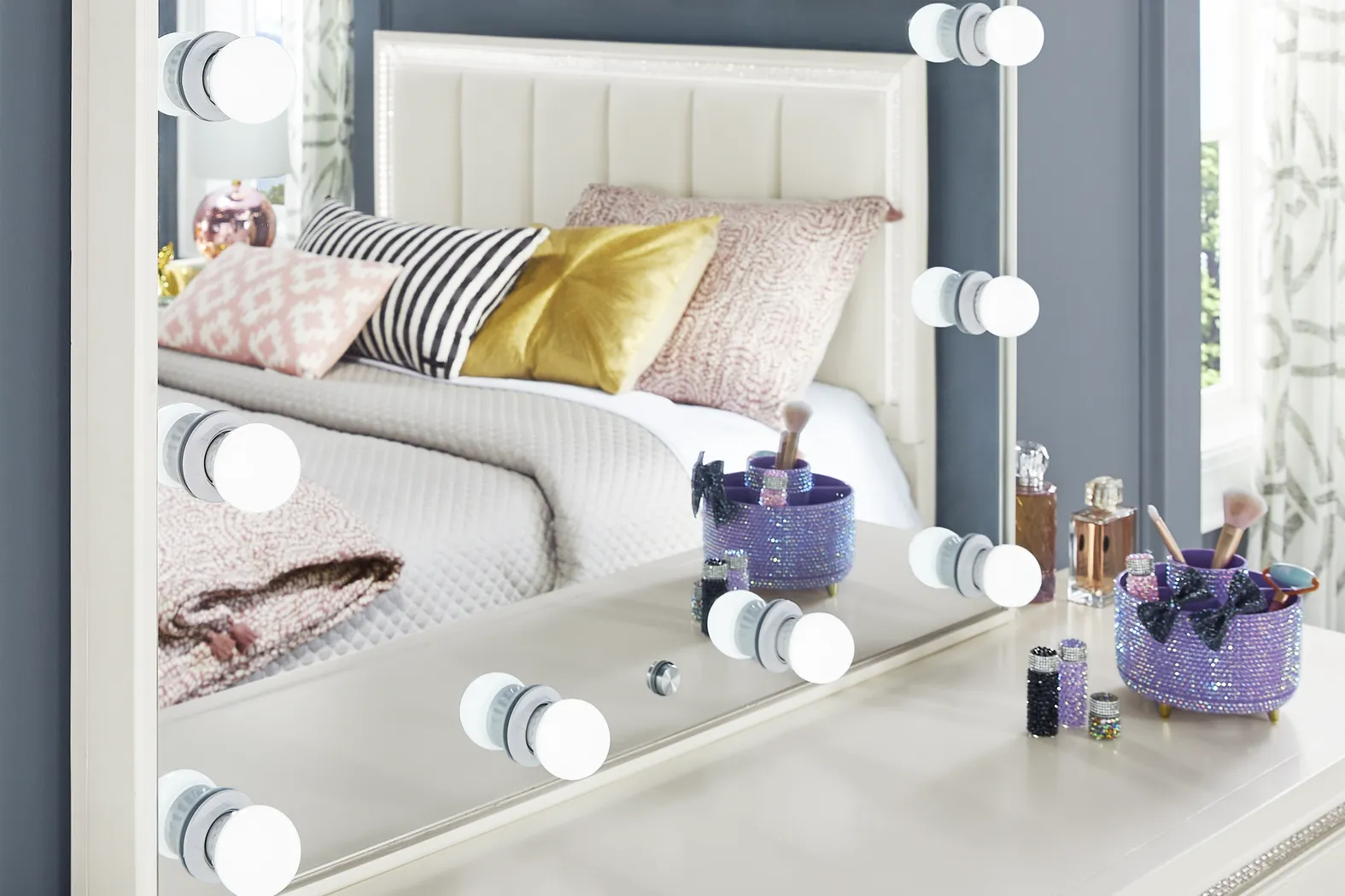 Kids Alyssa White Full Lighted Bedroom - Thumbnail - Image 14