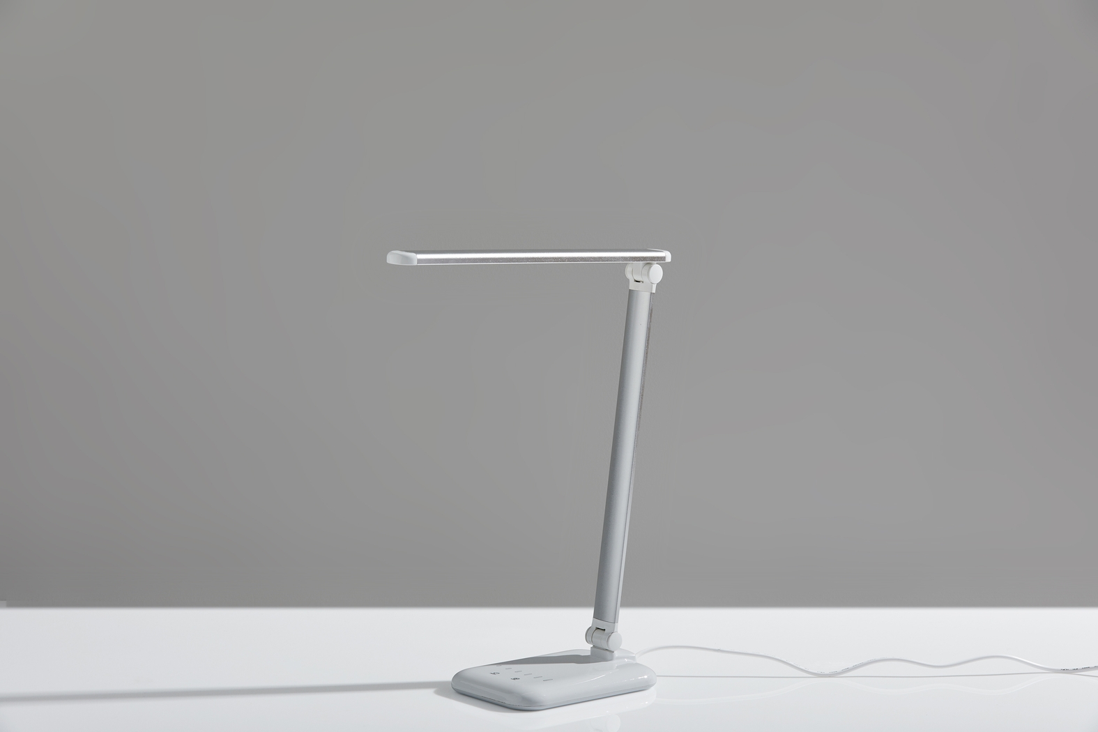 Kids Beadle White Table Lamp - Thumbnail - Image 3