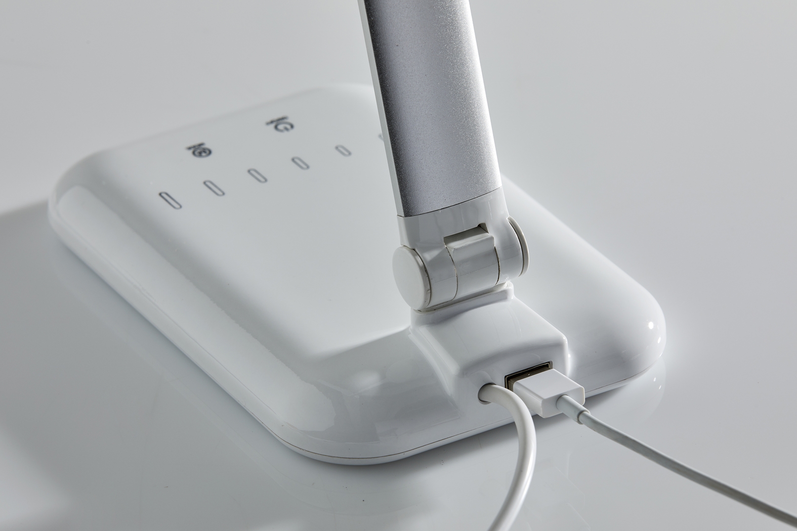 Kids Beadle White Table Lamp - Thumbnail - Image 6