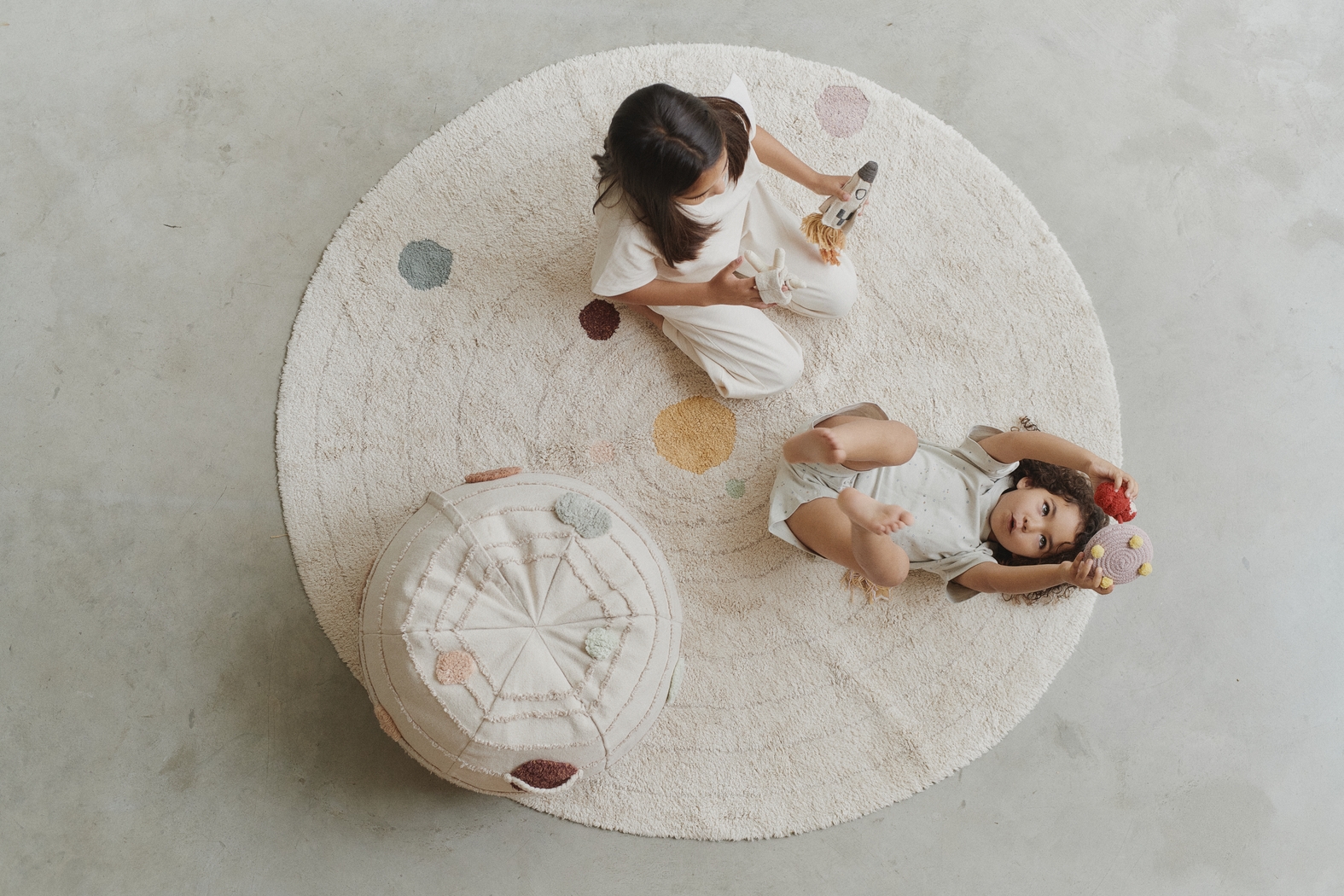 Kids Beige Solar System 5' Round Rug - Thumbnail - Image 3