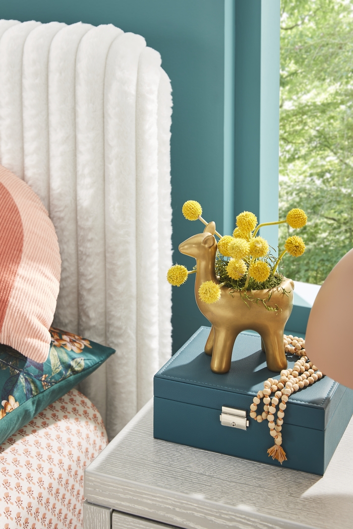 Kids Charlize White Full Upholstered Bed - Thumbnail - Image 4