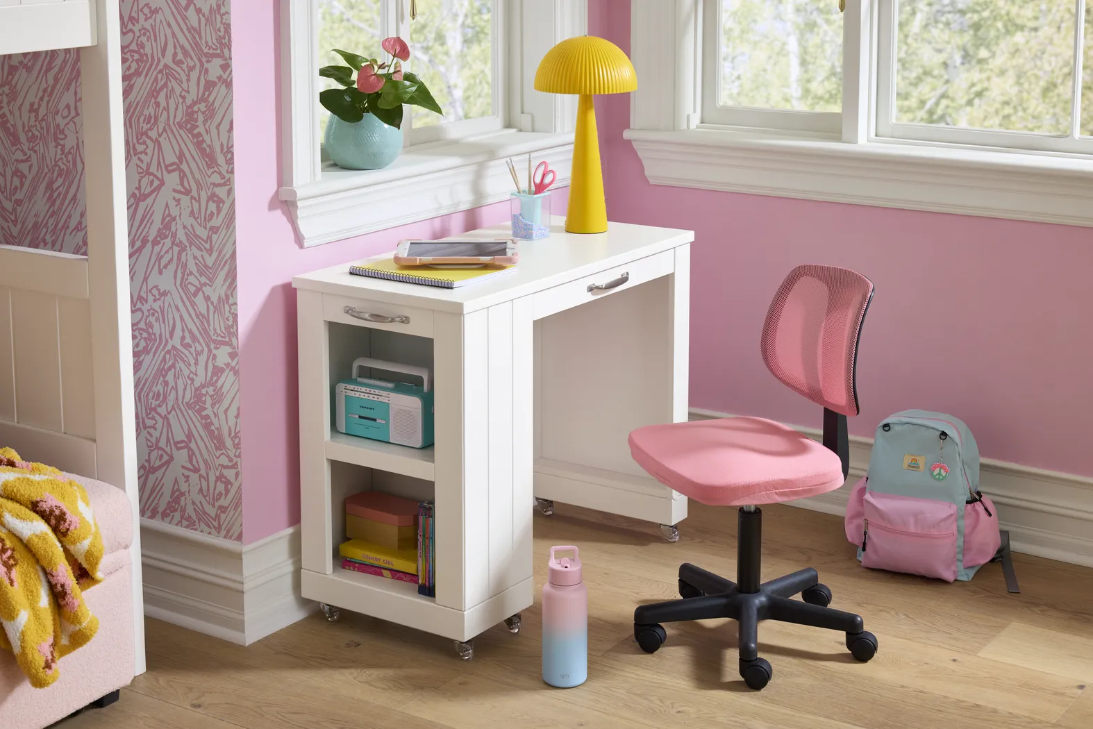 Desk With Casters