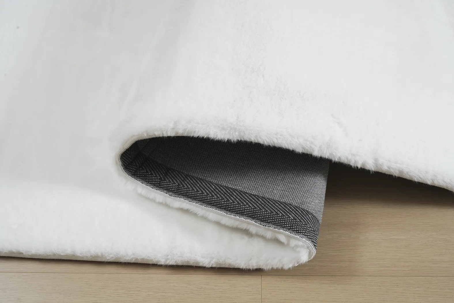 Kids Cozy Fur White 5' x 7' Memory Foam Rug - Image 2