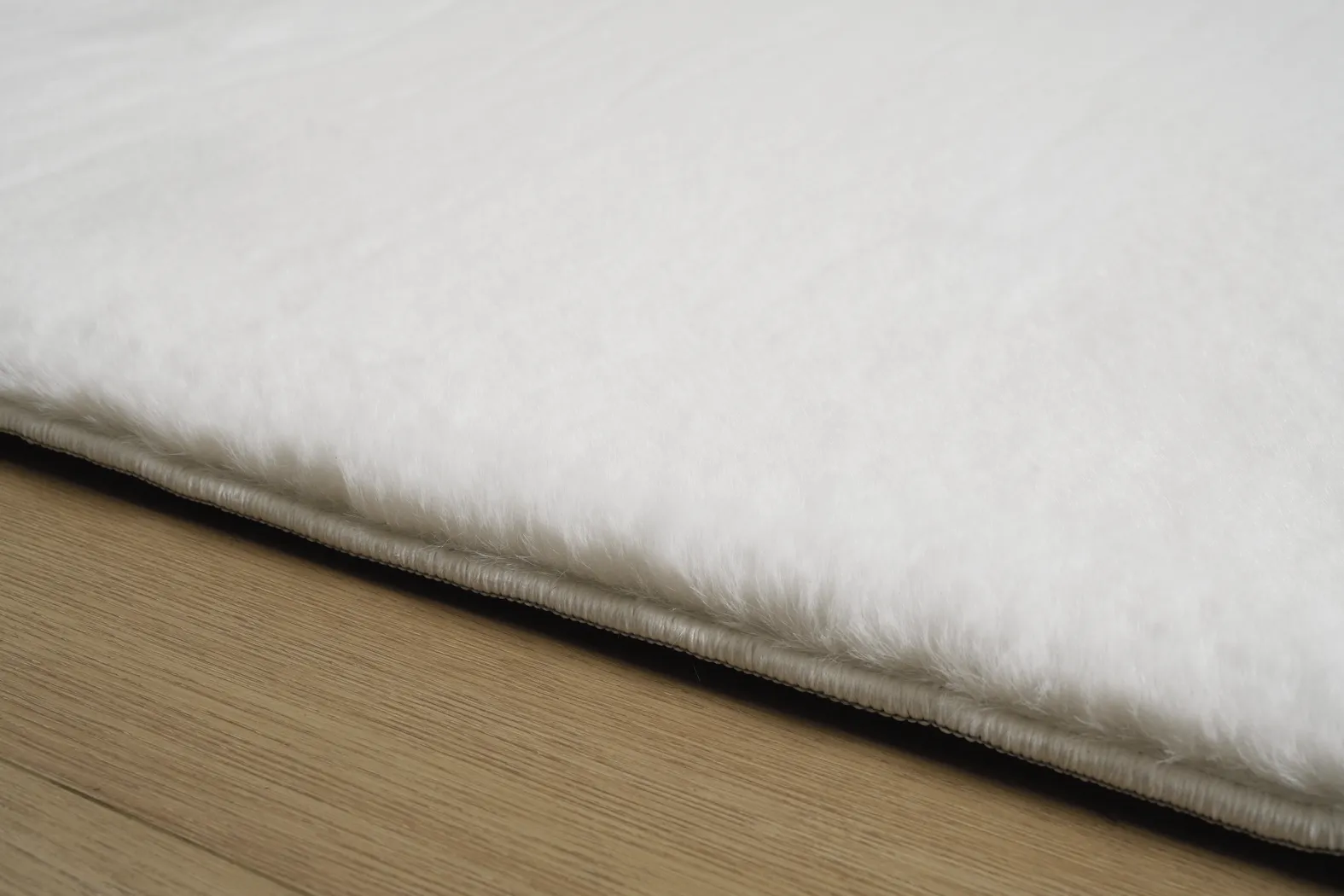 Kids Cozy Fur White 5' x 7' Memory Foam Rug - Image 3