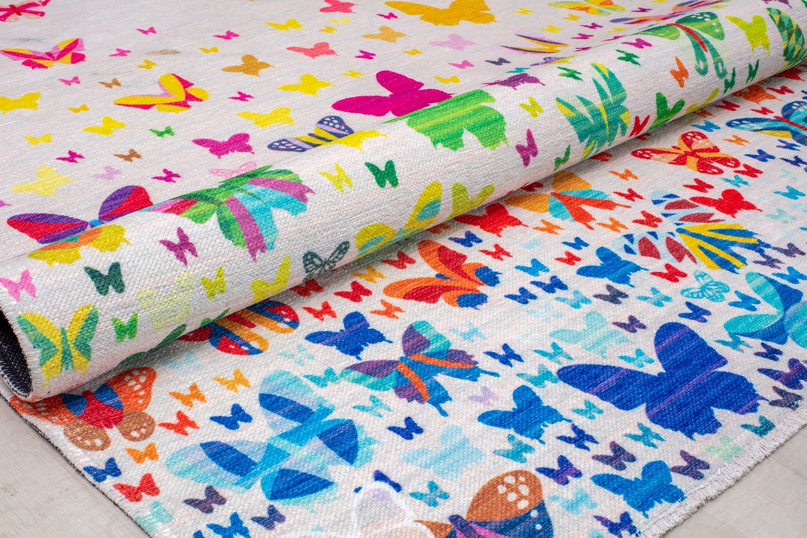 Kids Emgena White/Multi 5'3 x 7' Rug - Thumbnail - Image 4