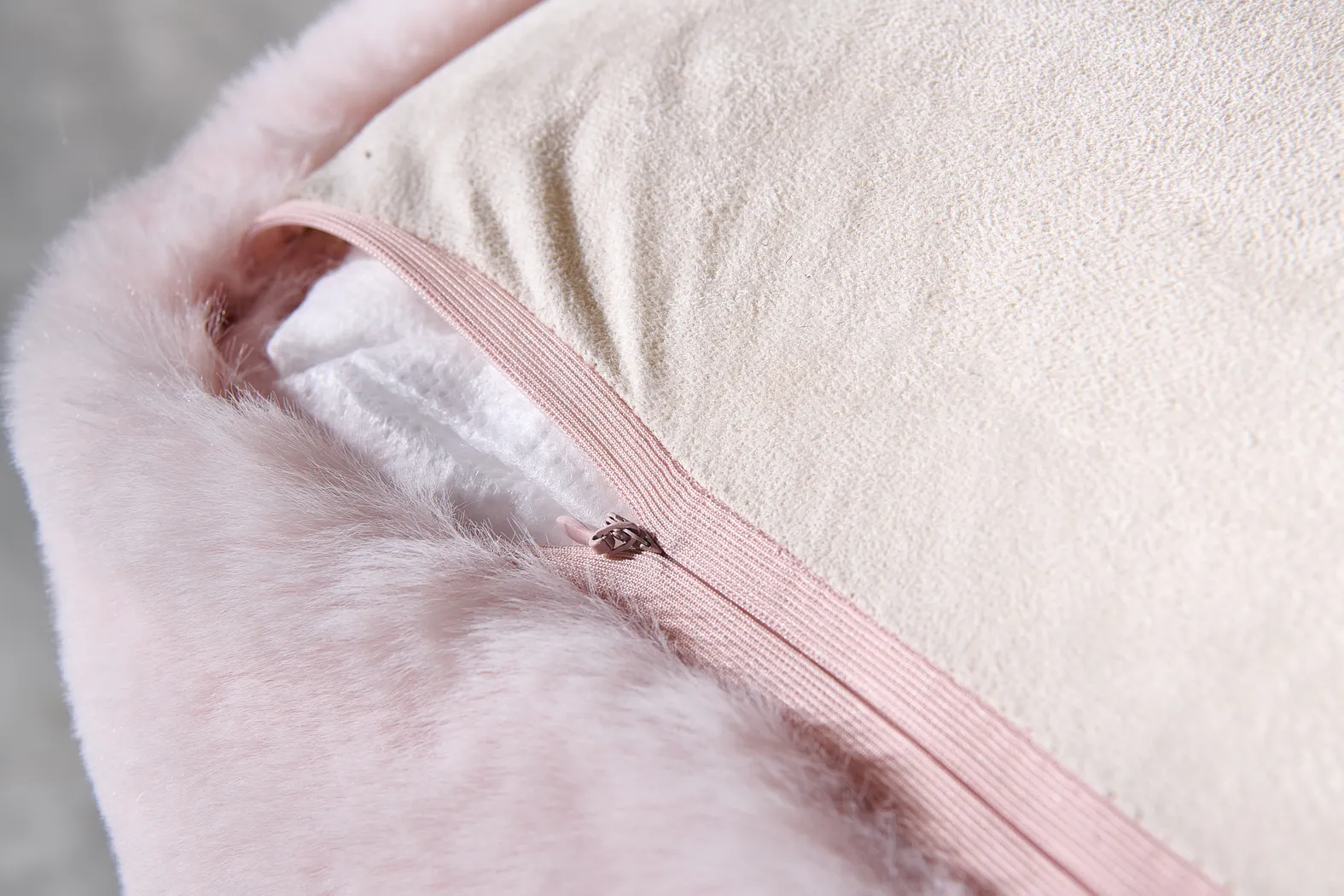 Kids Fur Cloud Pink Pouf - Thumbnail - Image 2