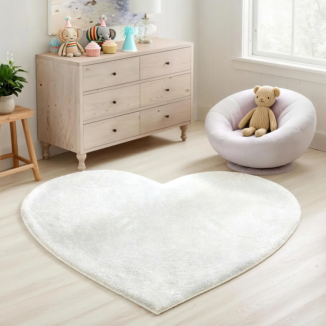 Kids Fur Love White 5' Heart Shaped Rug - Thumbnail - Image 2
