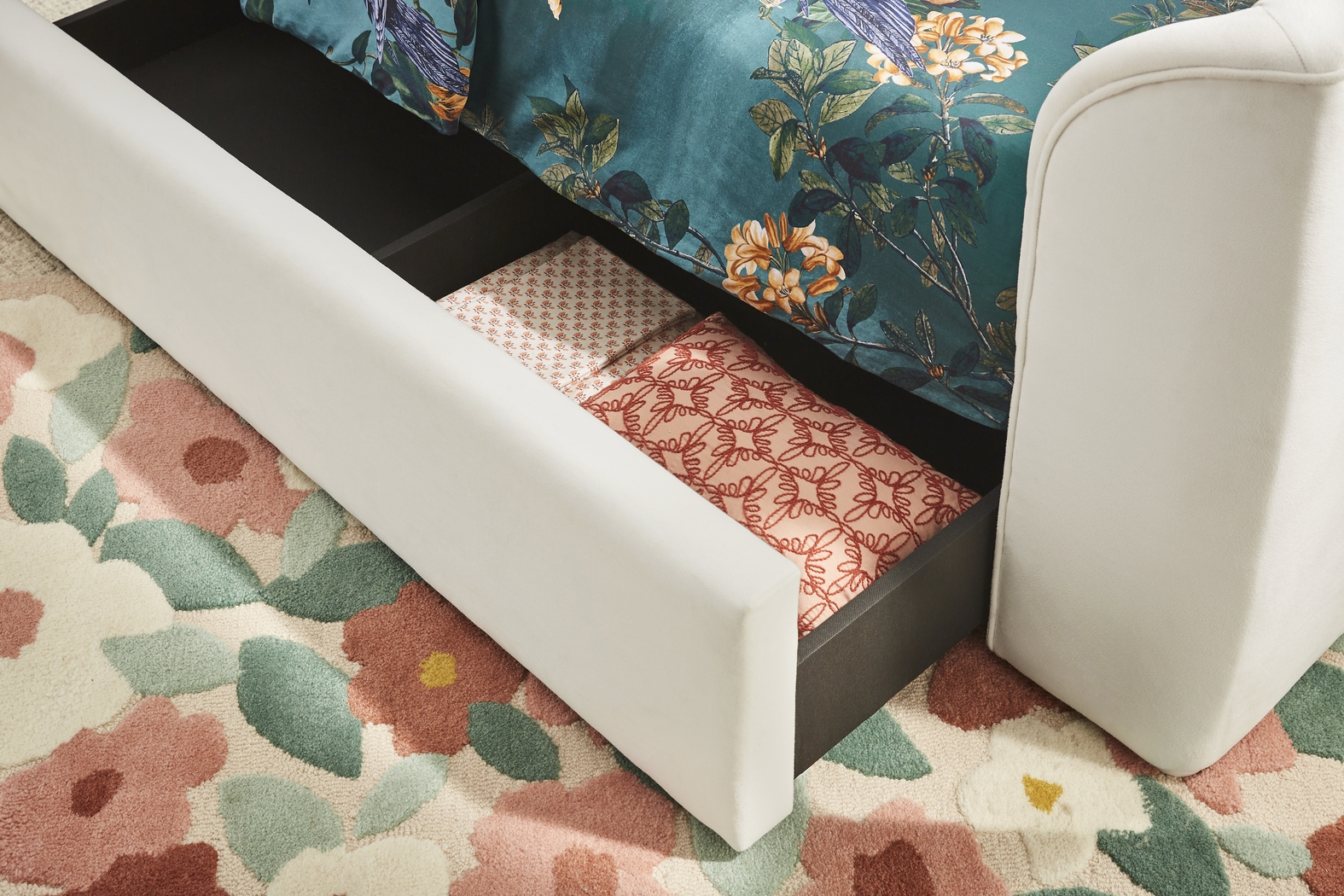 Kids Gwyneth White Twin Upholstered Storage Daybed - Thumbnail - Image 4