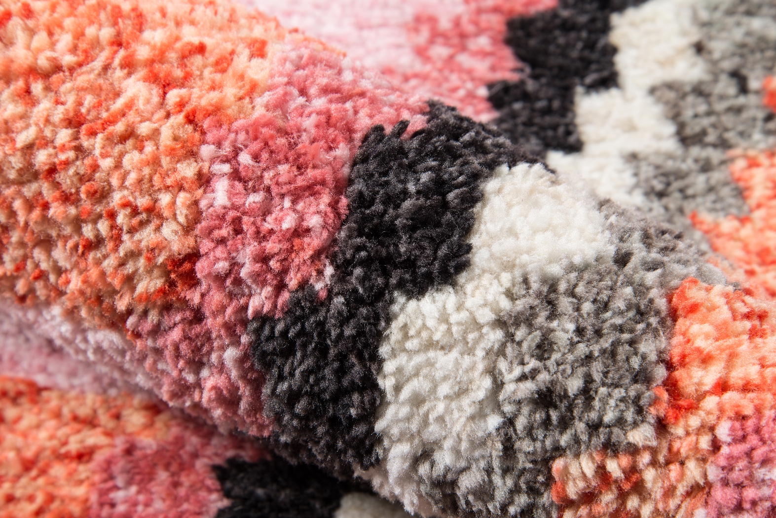 Kids Kwanza Pink 3'6 x 5'6 Rug - Thumbnail - Image 4