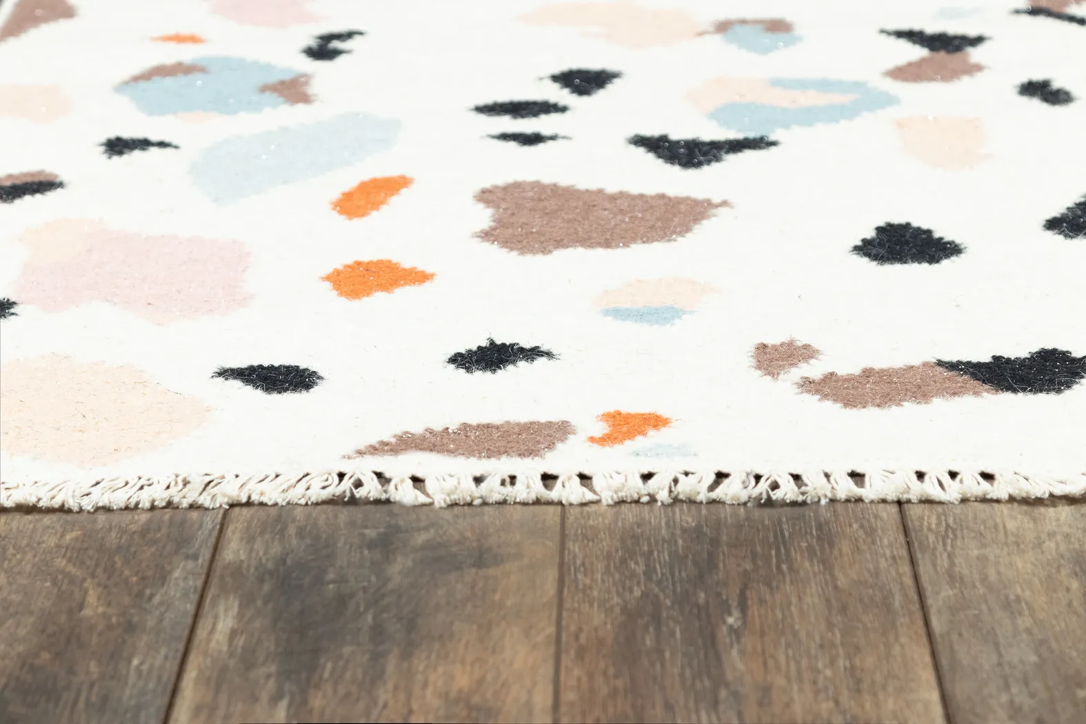Kids Pebble Patch Ivory 5' x 7'6 Rug - Thumbnail - Image 3