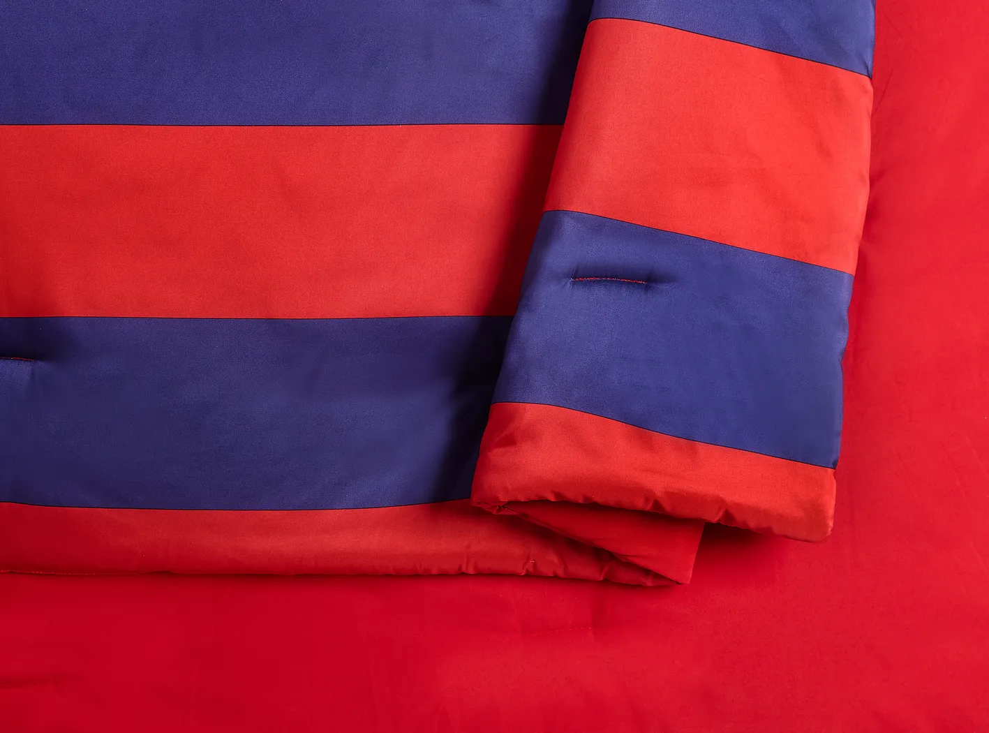 Kids Plovar Red Full/Queen Quilt - Thumbnail - Image 4