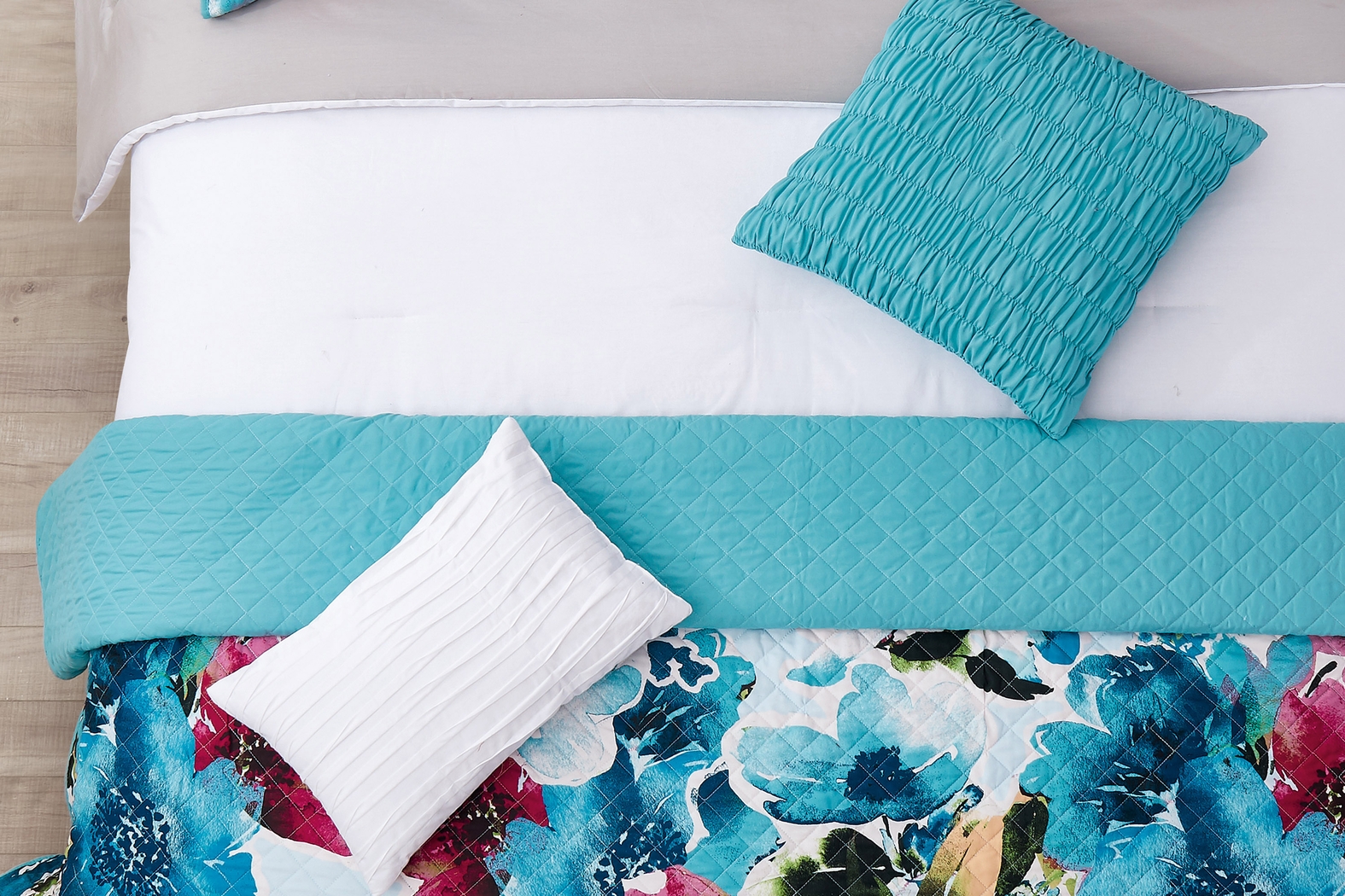 Kids Watercolor Quilt Teal 8 Pc Full/Queen Comforter Set - Thumbnail - Image 4