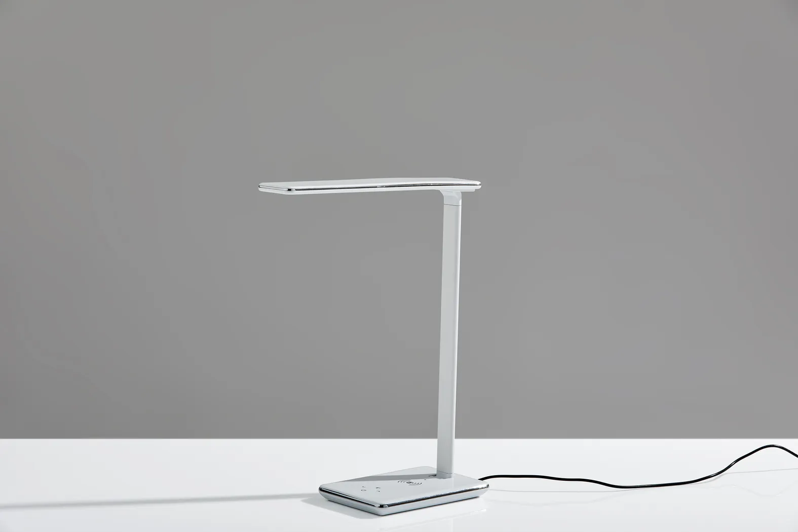 Kingsford Court White Lamp - Thumbnail - Image 4