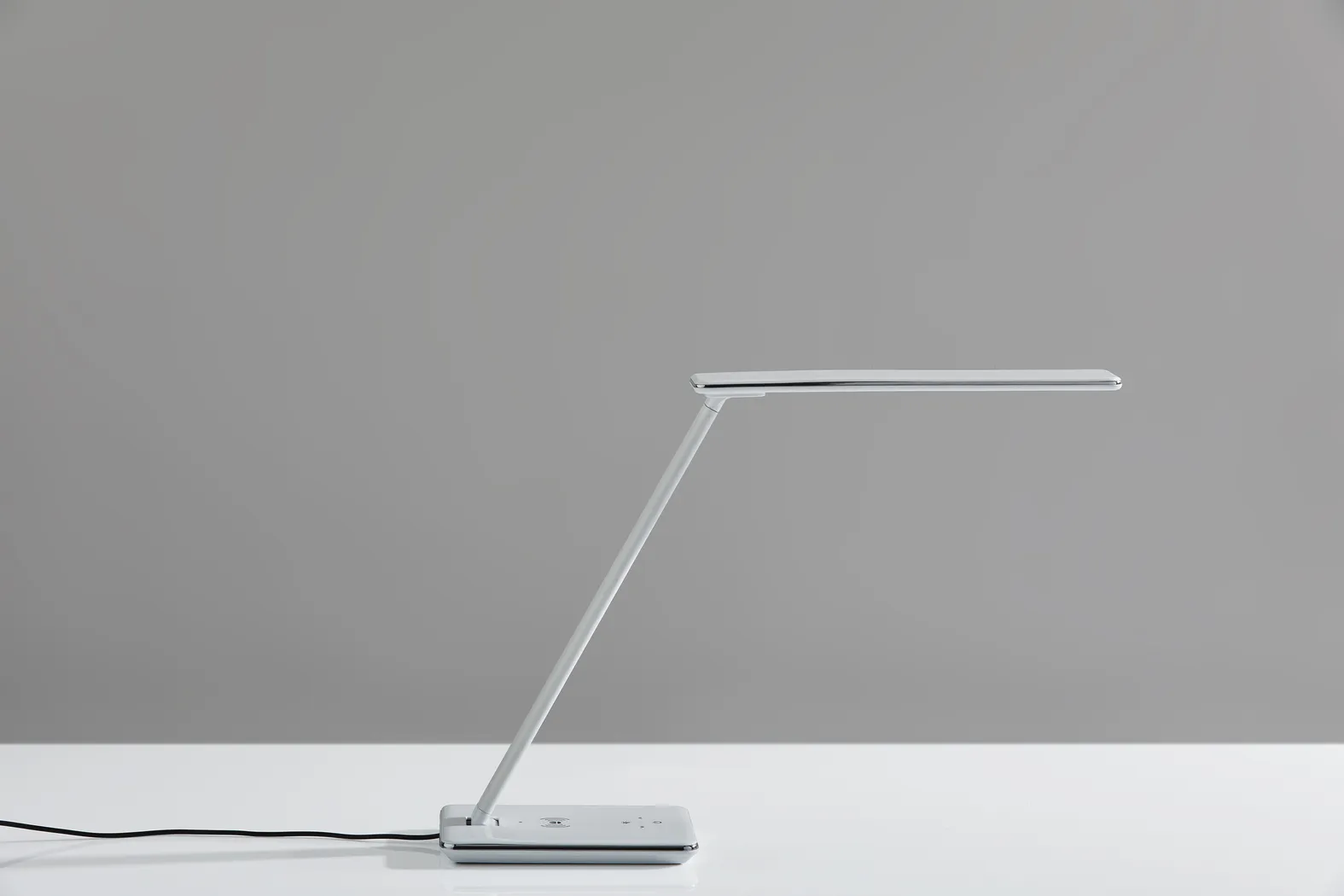 Kingsford Court White Lamp - Thumbnail - Image 5