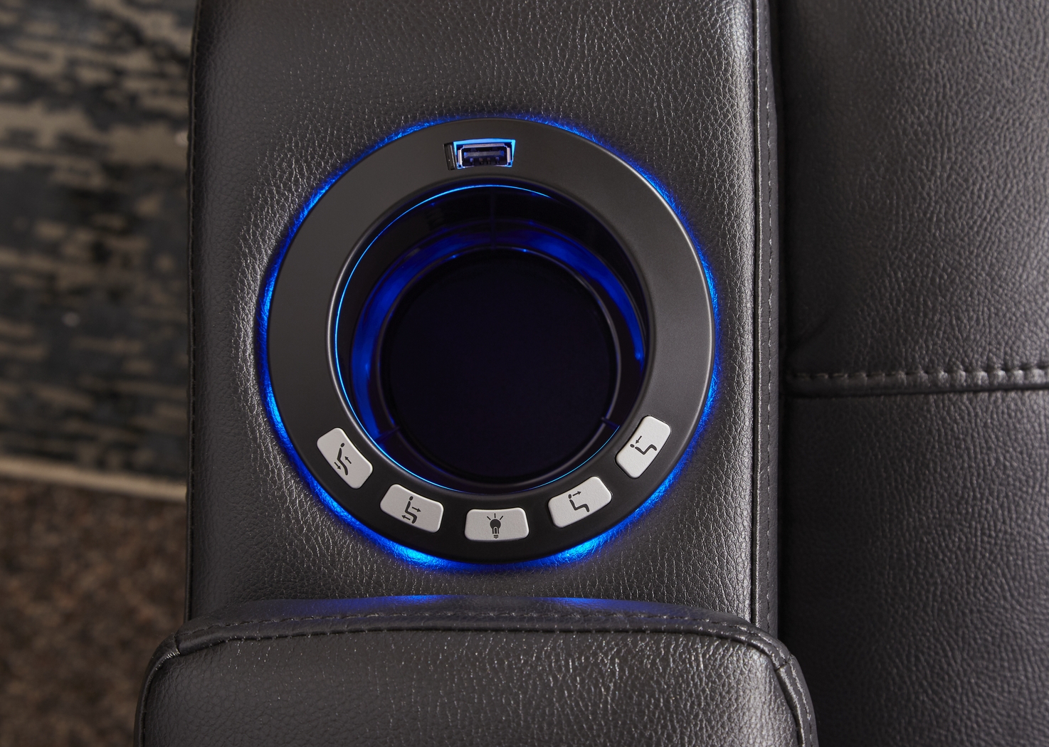 Kingvale Court Black 8 Pc Living Room with Dual Power Reclining Sofa - Thumbnail - Image 9