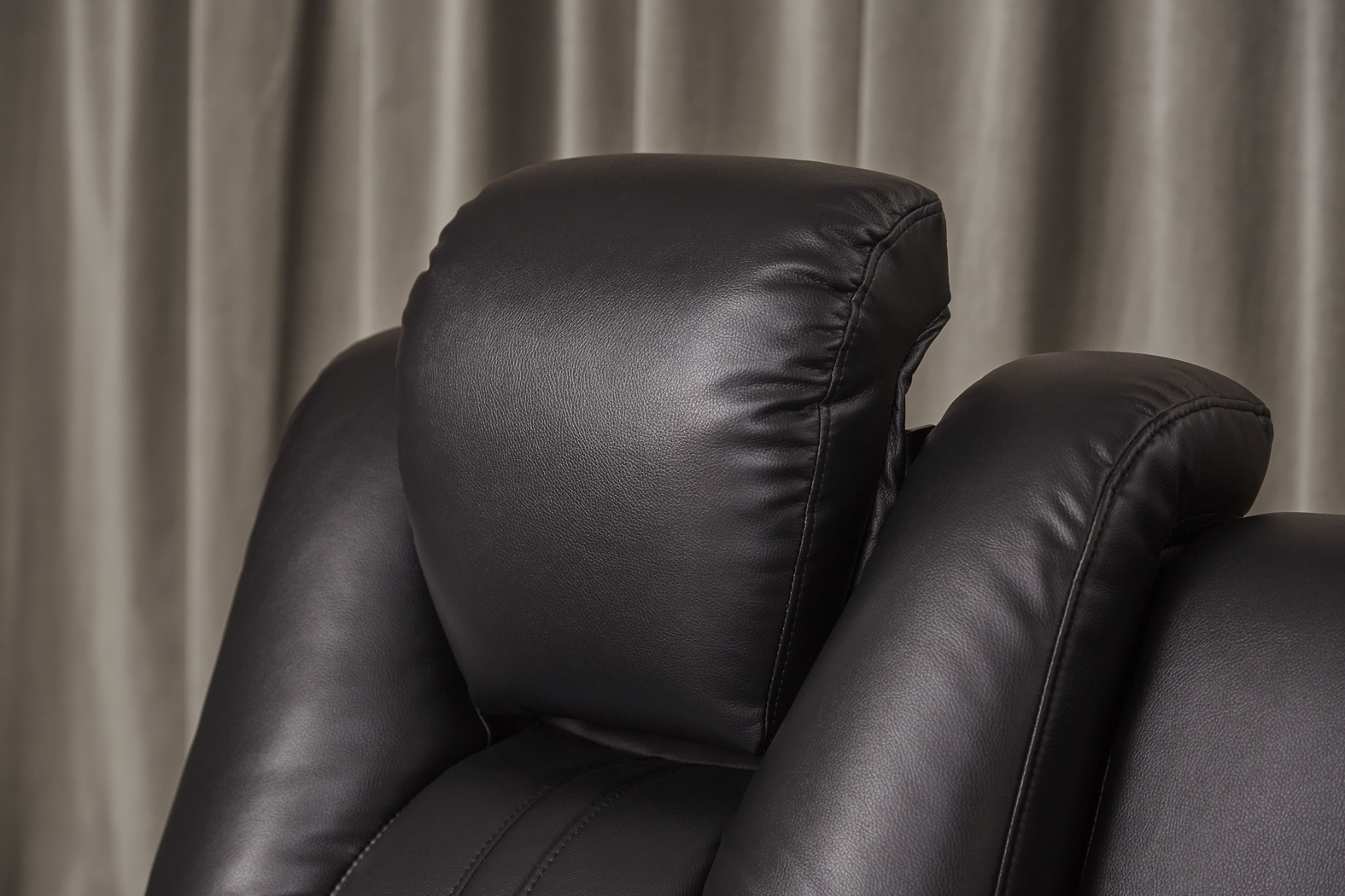 Kingvale Court Black 2 Pc Reclining Living Room - Thumbnail - Image 13