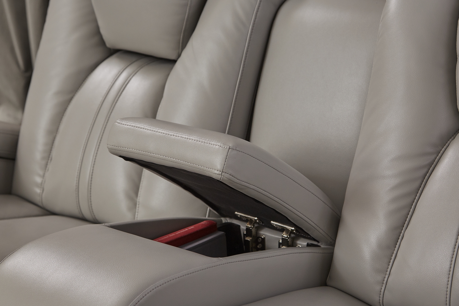 Kingvale Court Platinum Dual Power Reclining Console Loveseat - Thumbnail - Image 4