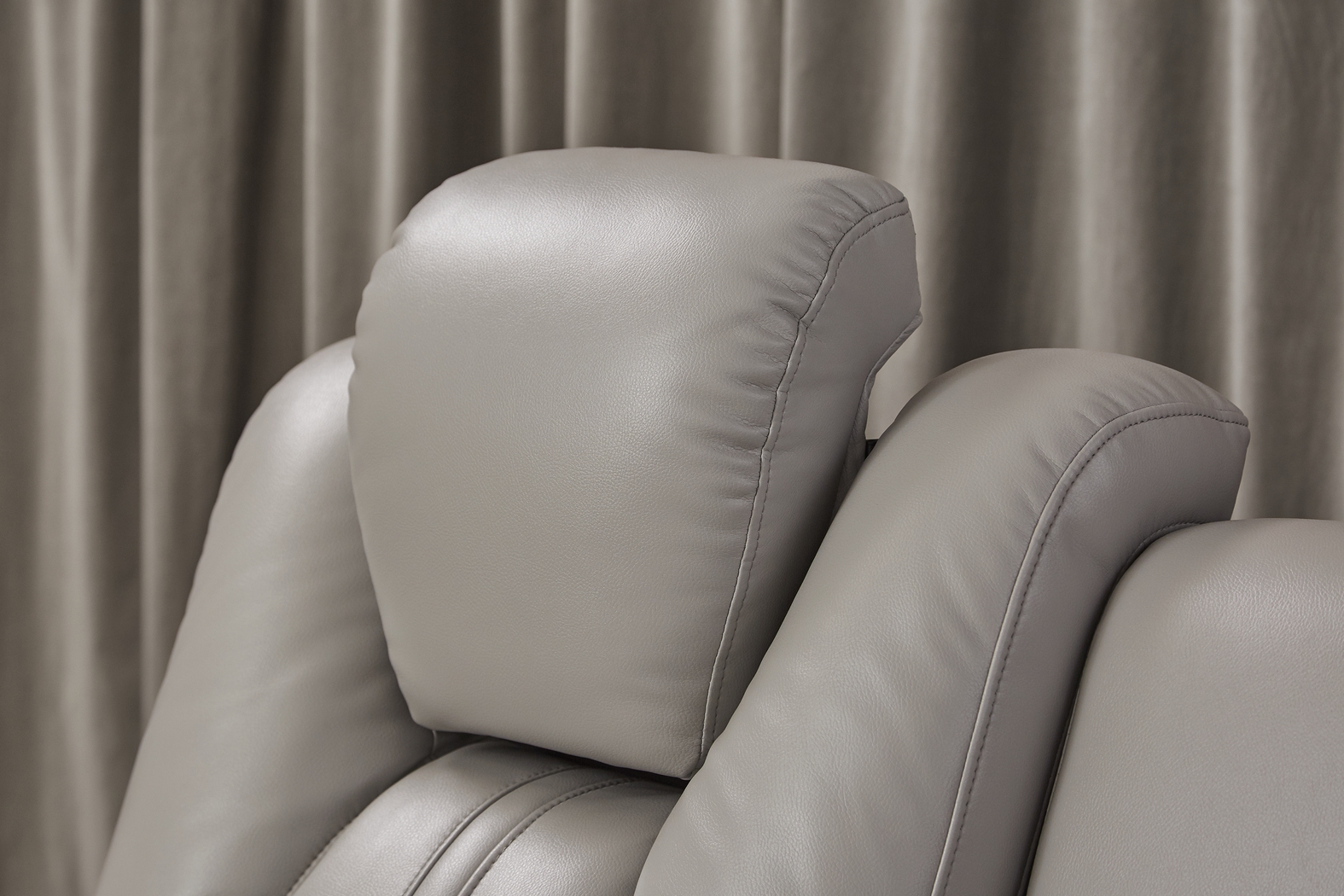 Kingvale Court Platinum 8 Pc Dual Power Reclining Living Room - Thumbnail - Image 14