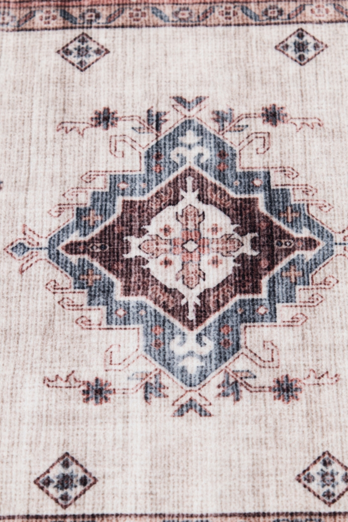 Kinniard Red 2'3 x 7'6 Rug - Thumbnail - Image 4