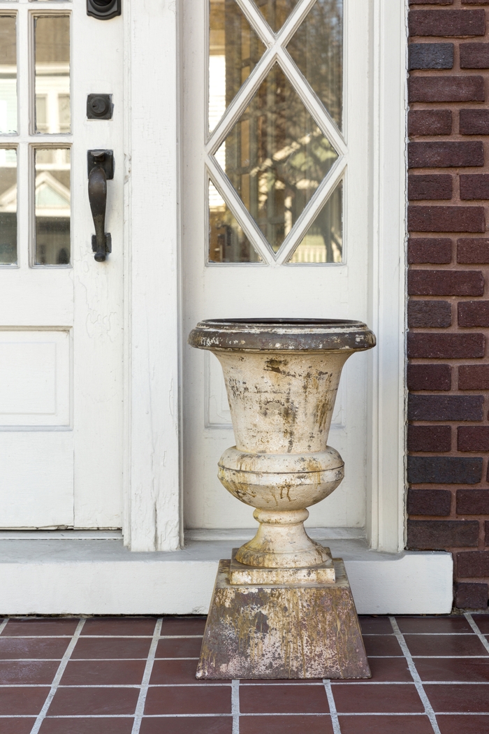 Kip Ivory Urn - Thumbnail - Image 2