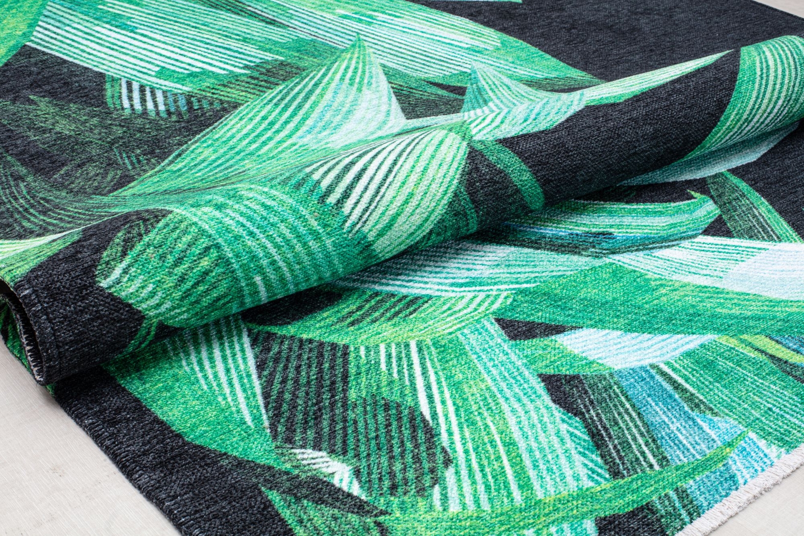 Kulaca Black 5'3 x 7' Rug - Thumbnail - Image 5