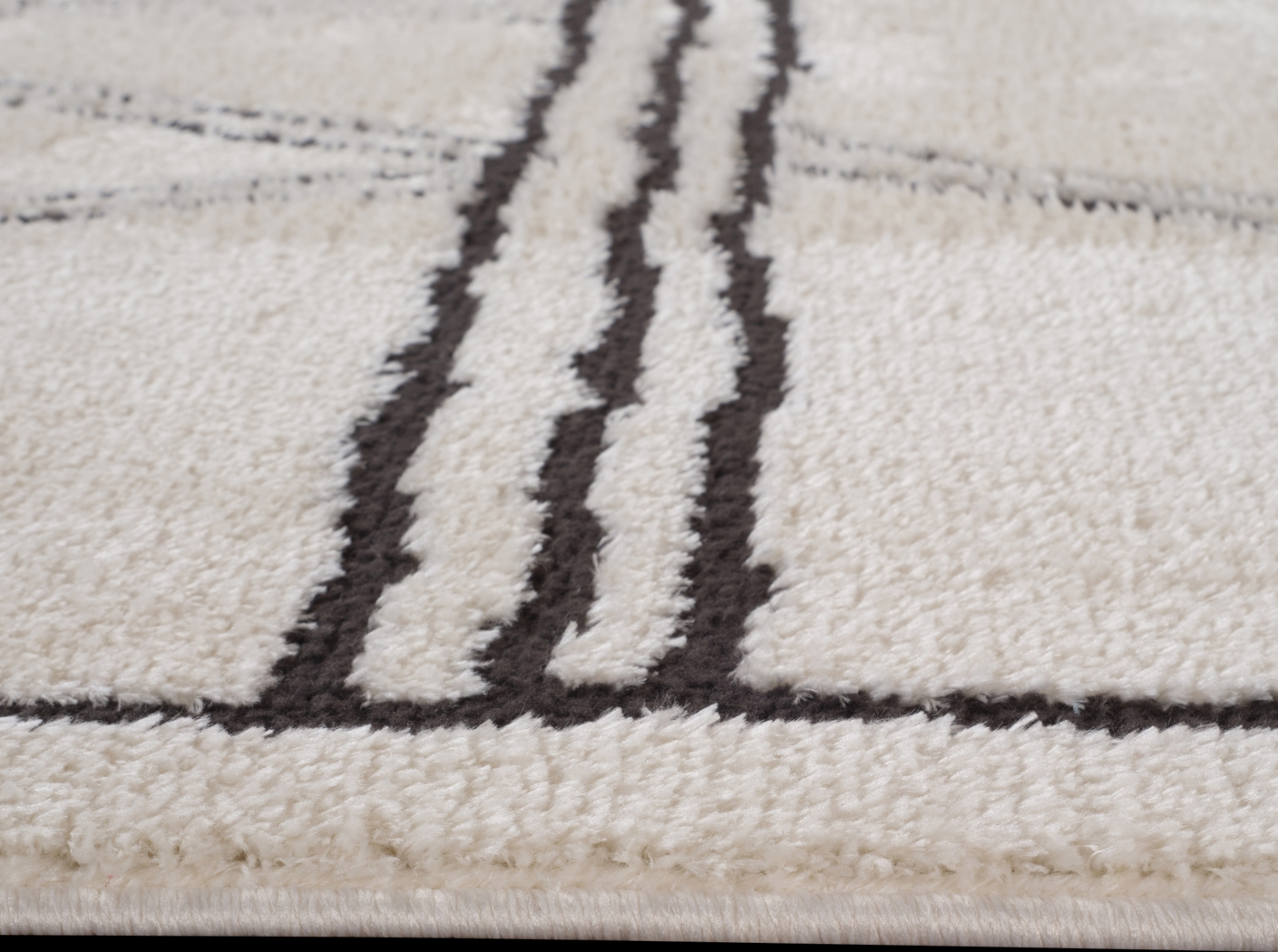 Kwaye White 5'3 x 7'6 Rug - Thumbnail - Image 3