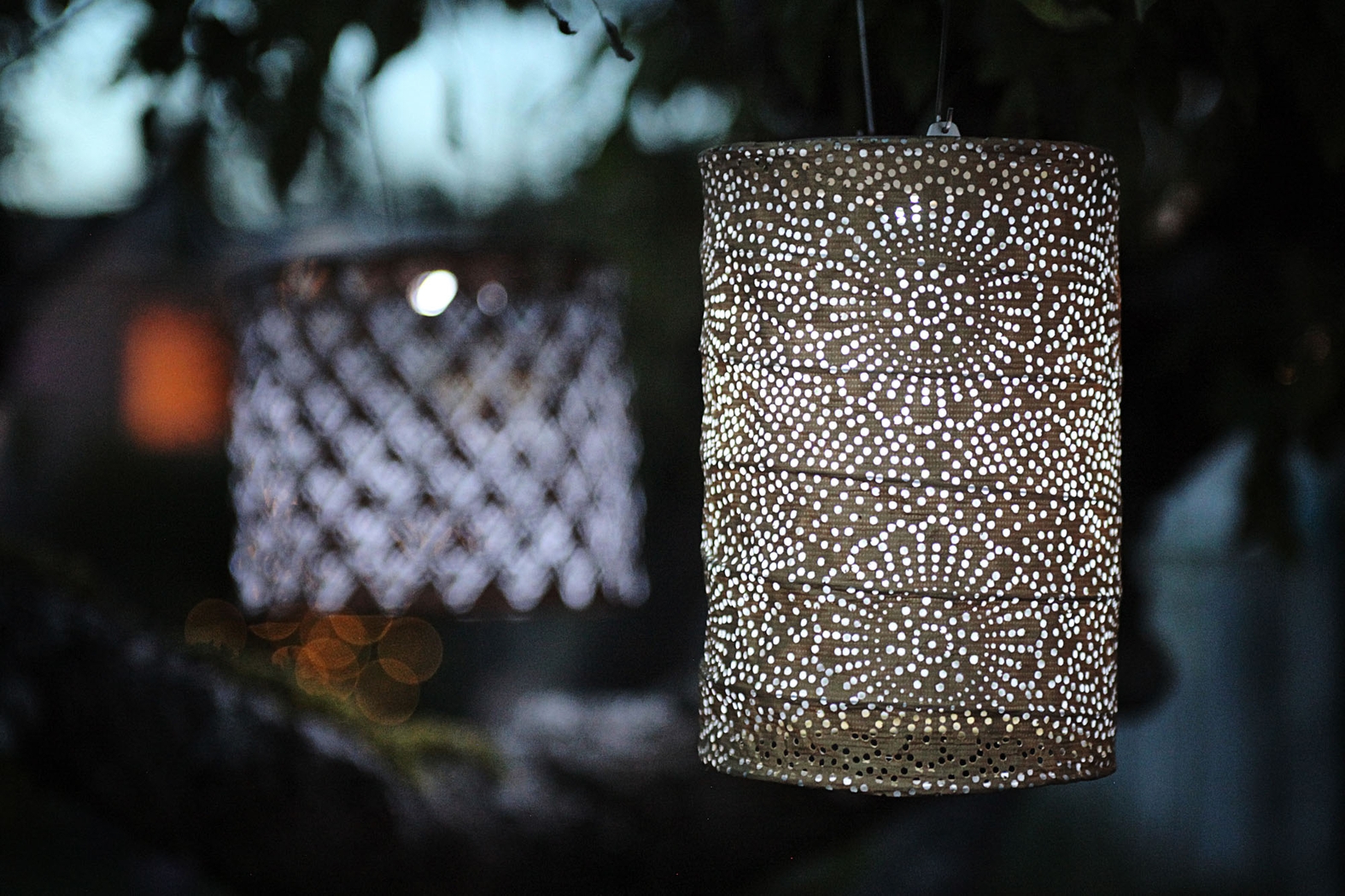 La Flora Bronze Outdoor Solar Lantern - Thumbnail - Image 3
