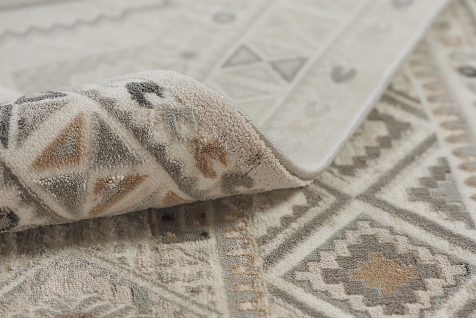 Laene Off-White 3'10 x 5'7 Rug - Thumbnail - Image 11