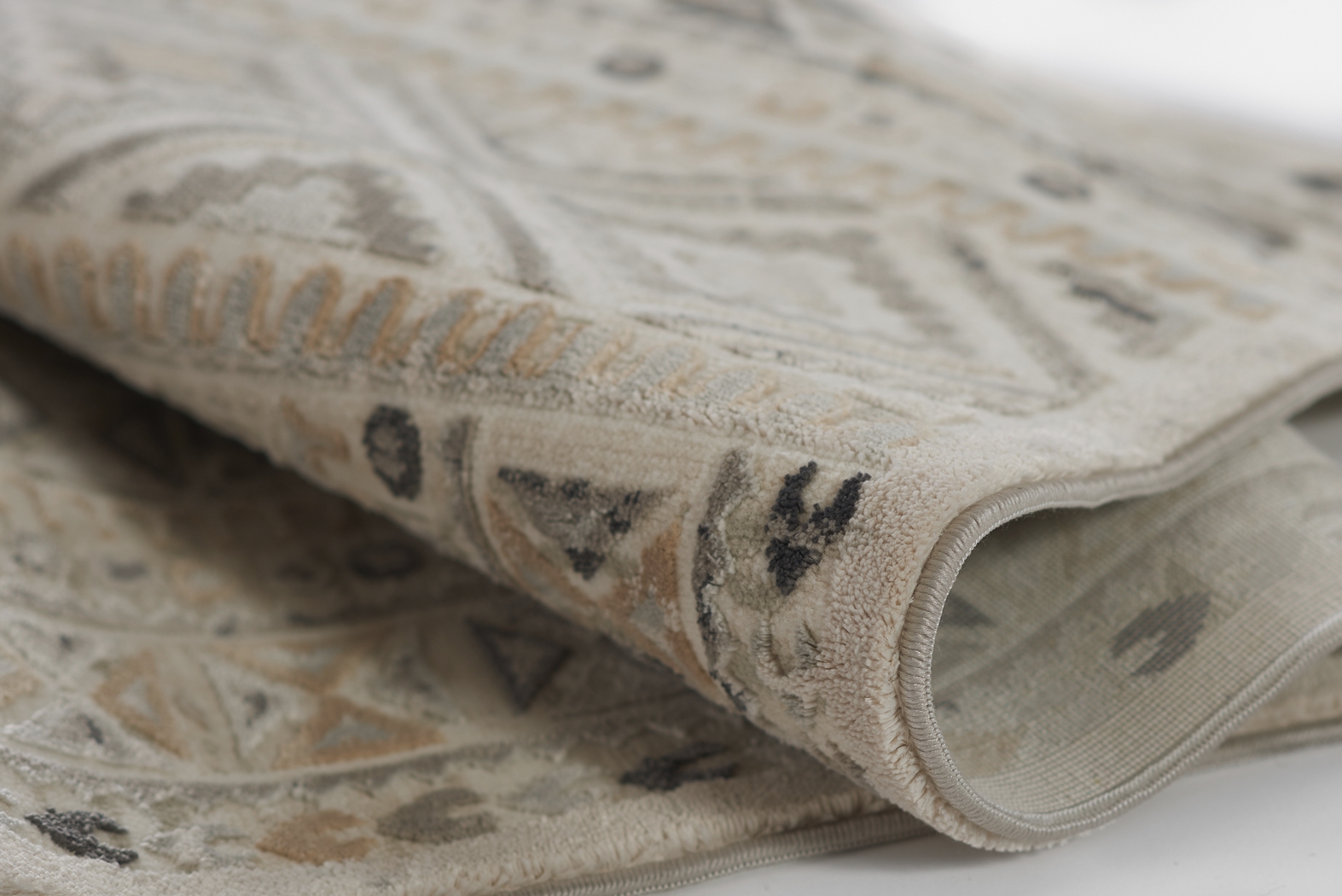 Laene Off-White 3'10 x 5'7 Rug - Thumbnail - Image 12