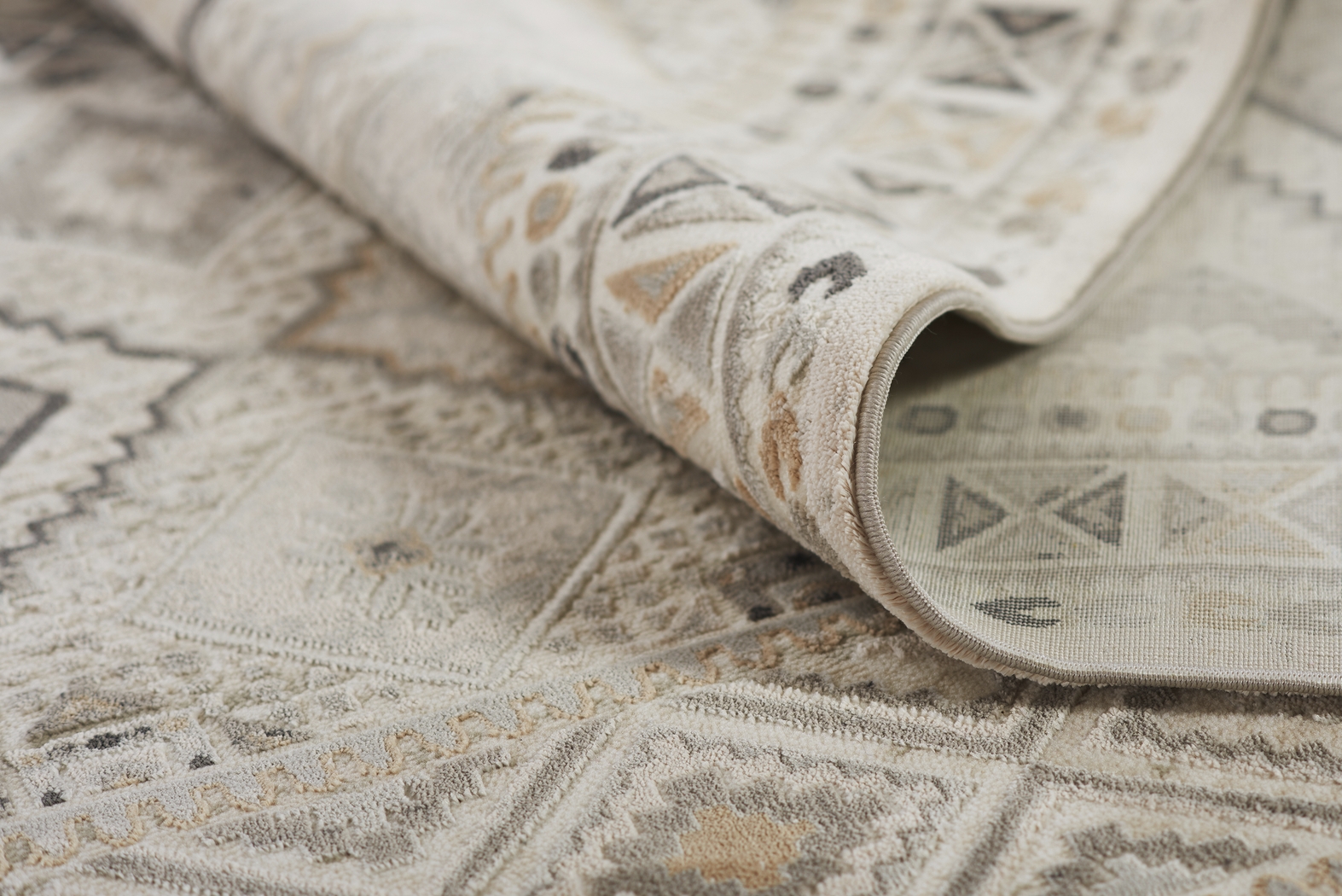 Laene Off-White 3'10 x 5'7 Rug - Thumbnail - Image 10