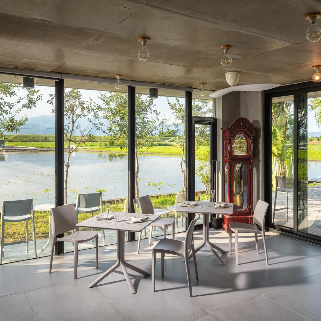 Lagoon Venice Beige Outdoor Dining Table - Thumbnail - Image 5