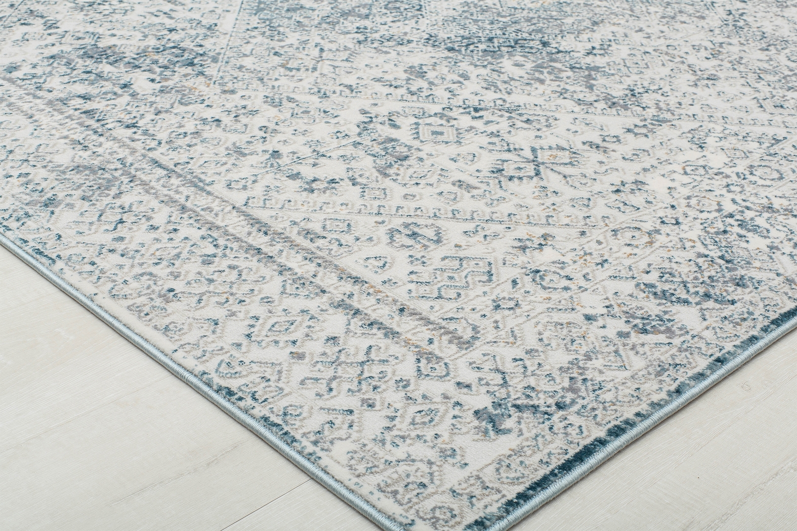 Lainy 5'3 x 7' Blue Rug - Thumbnail - Image 3