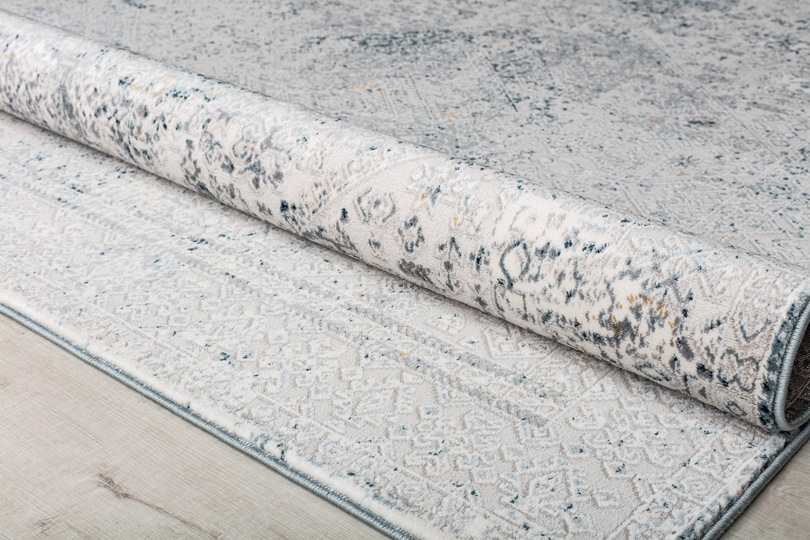 Lainy 5'3 x 7' Blue Rug - Thumbnail - Image 4