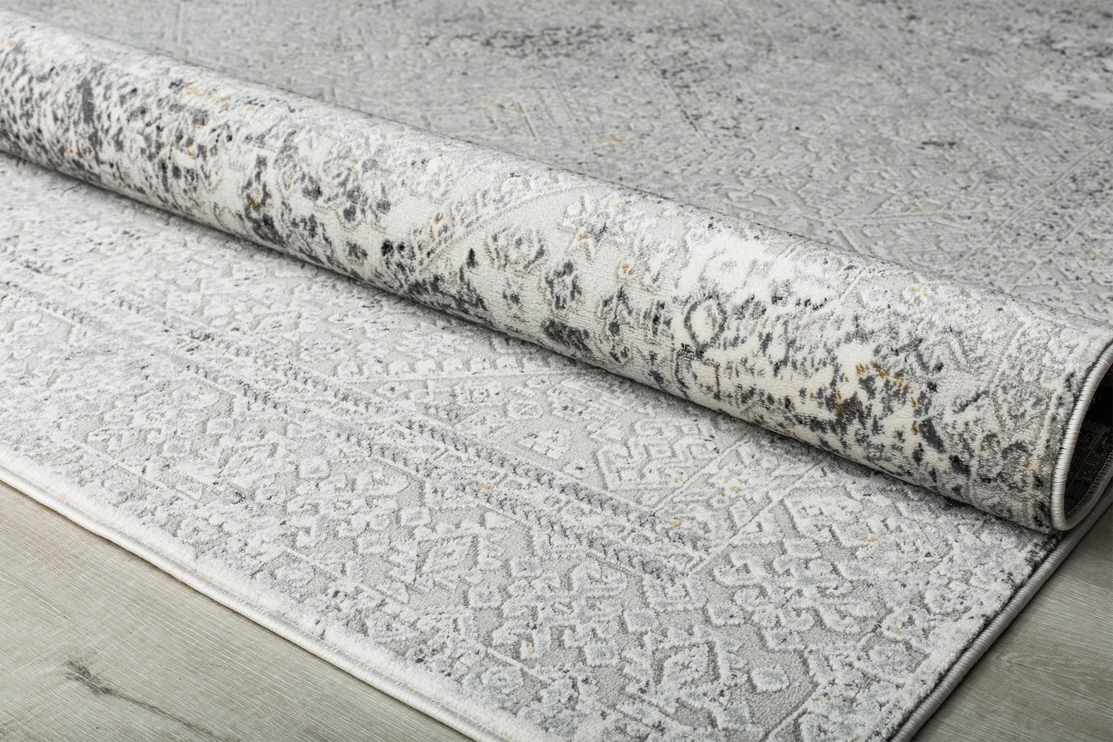 Lainy 5'3 x 7' Gray Rug - Thumbnail - Image 4