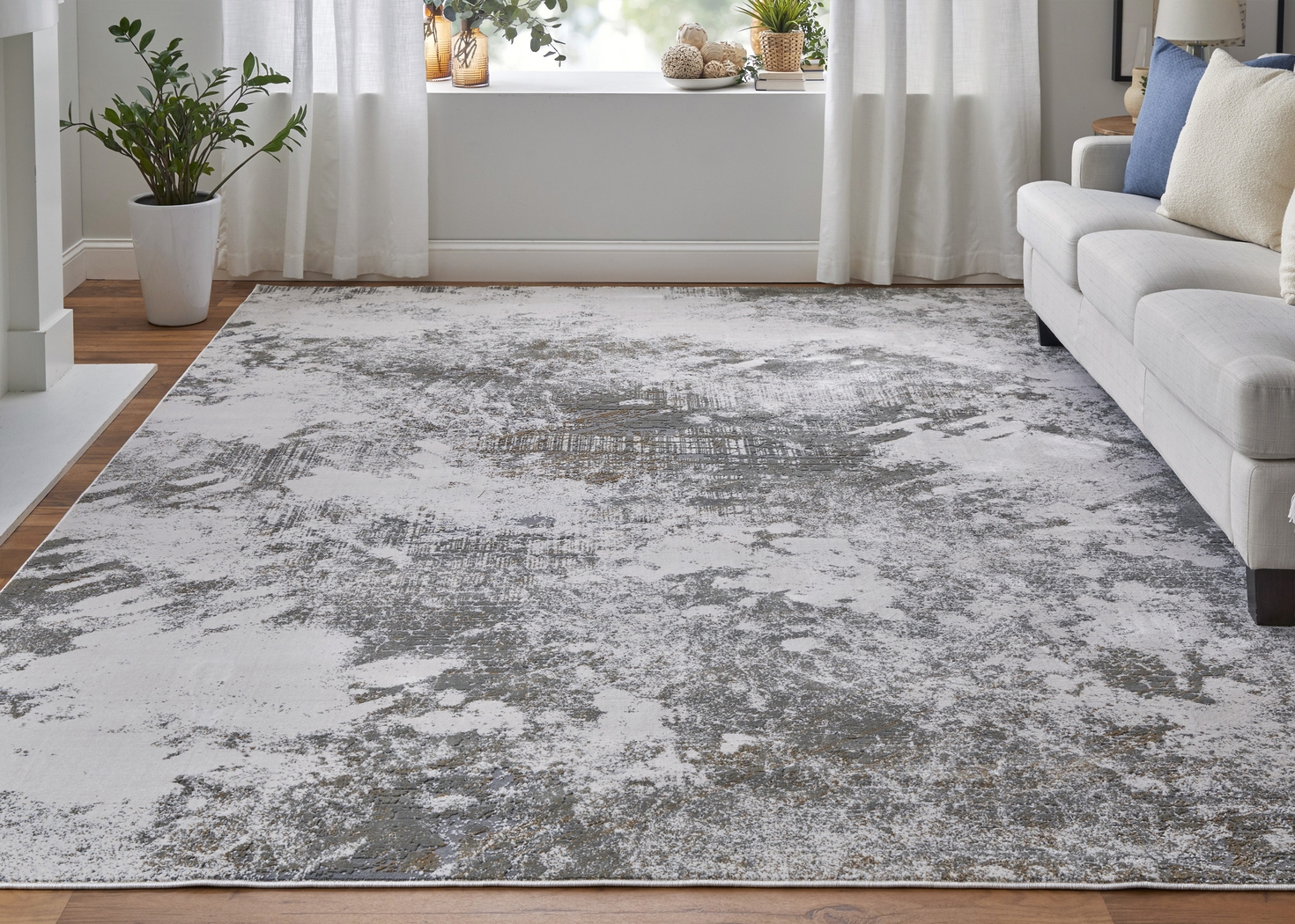 Lallo Silver 6'7 x 9'6 Rug - Thumbnail - Image 4