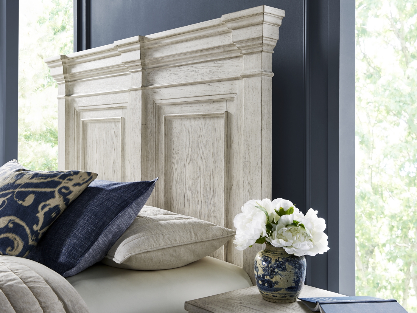 Landon Creek White 7 Pc Queen Panel Bedroom - Thumbnail - Image 3