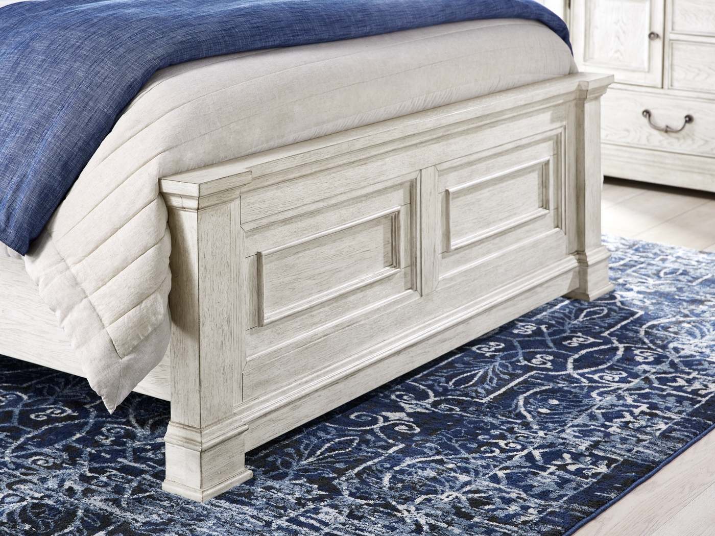 Landon Creek White 7 Pc Queen Panel Bedroom - Thumbnail - Image 4