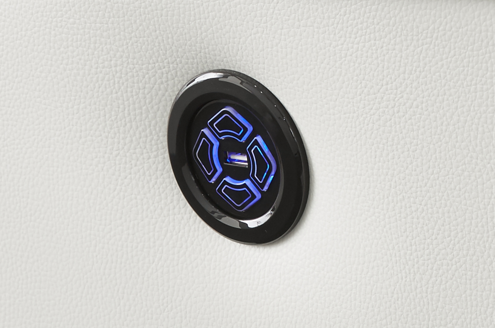 Lanzo Off-White Leather 8 Pc Living Room with Reclining Sofa - Thumbnail - Image 10