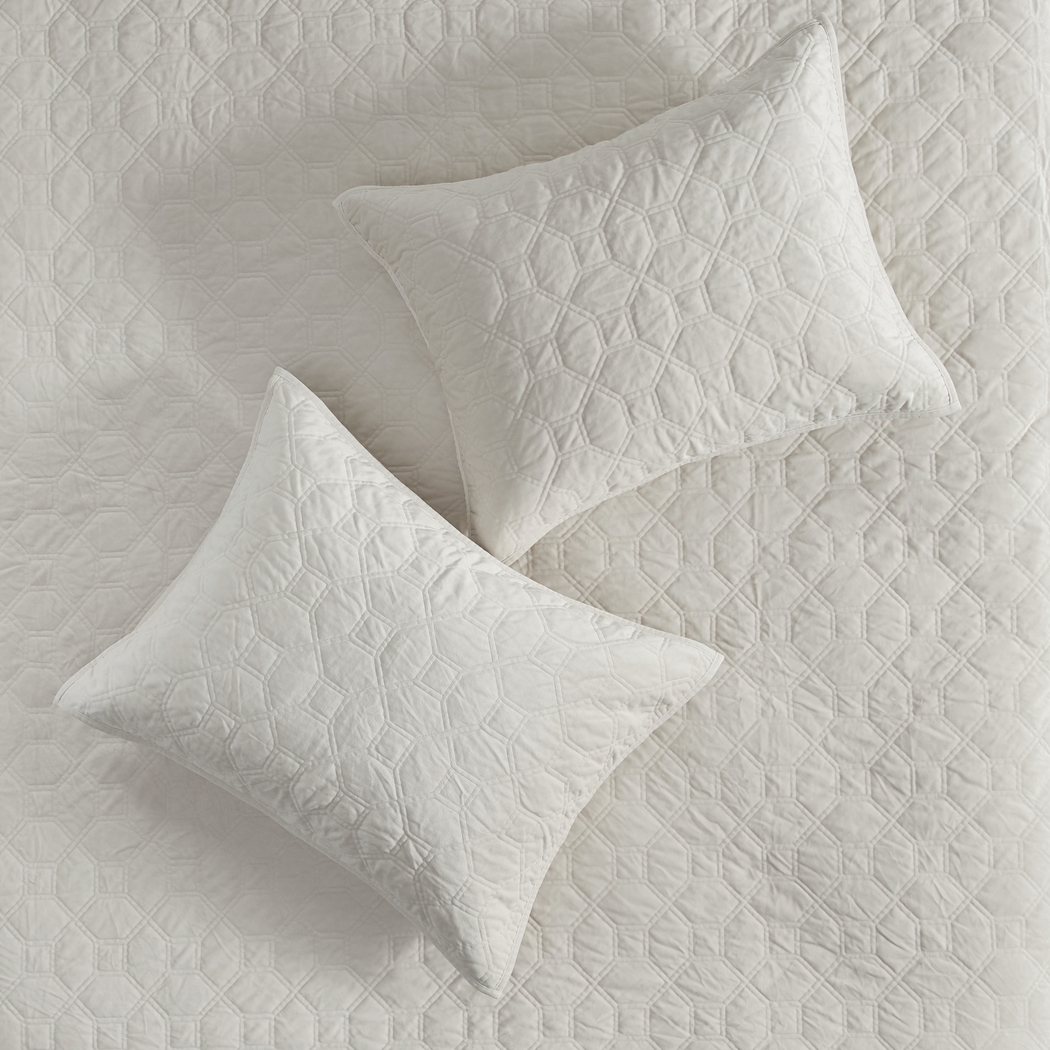 Larah Ivory 3 Pc Queen Coverlet Set - Thumbnail - Image 4