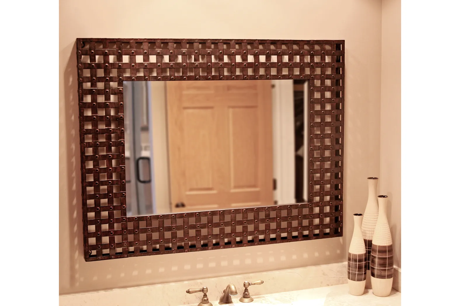 Larar Black Mirror - Thumbnail - Image 3