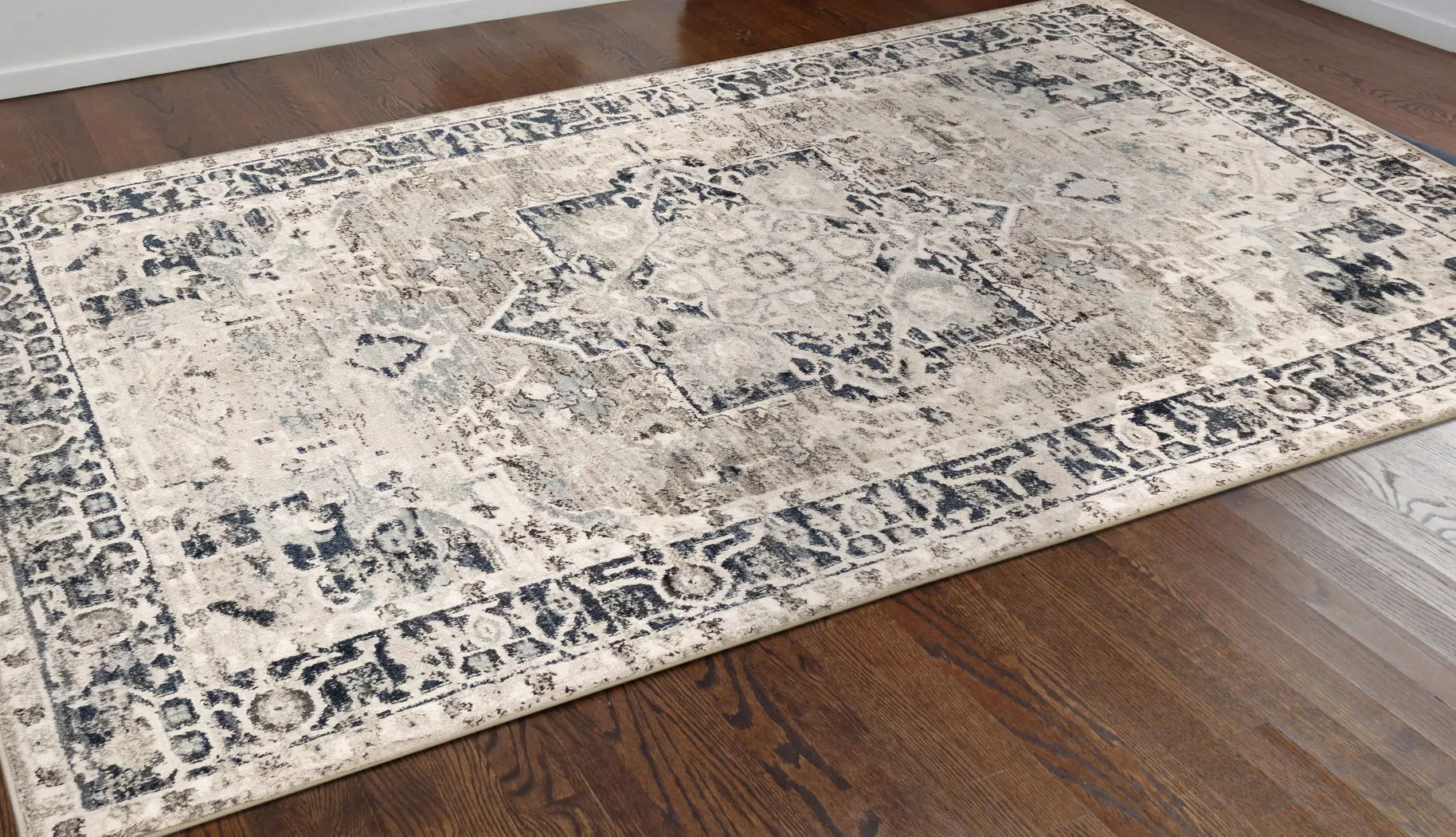 Laresa Gray 7'10 x 9'10 Rug - Thumbnail - Image 3