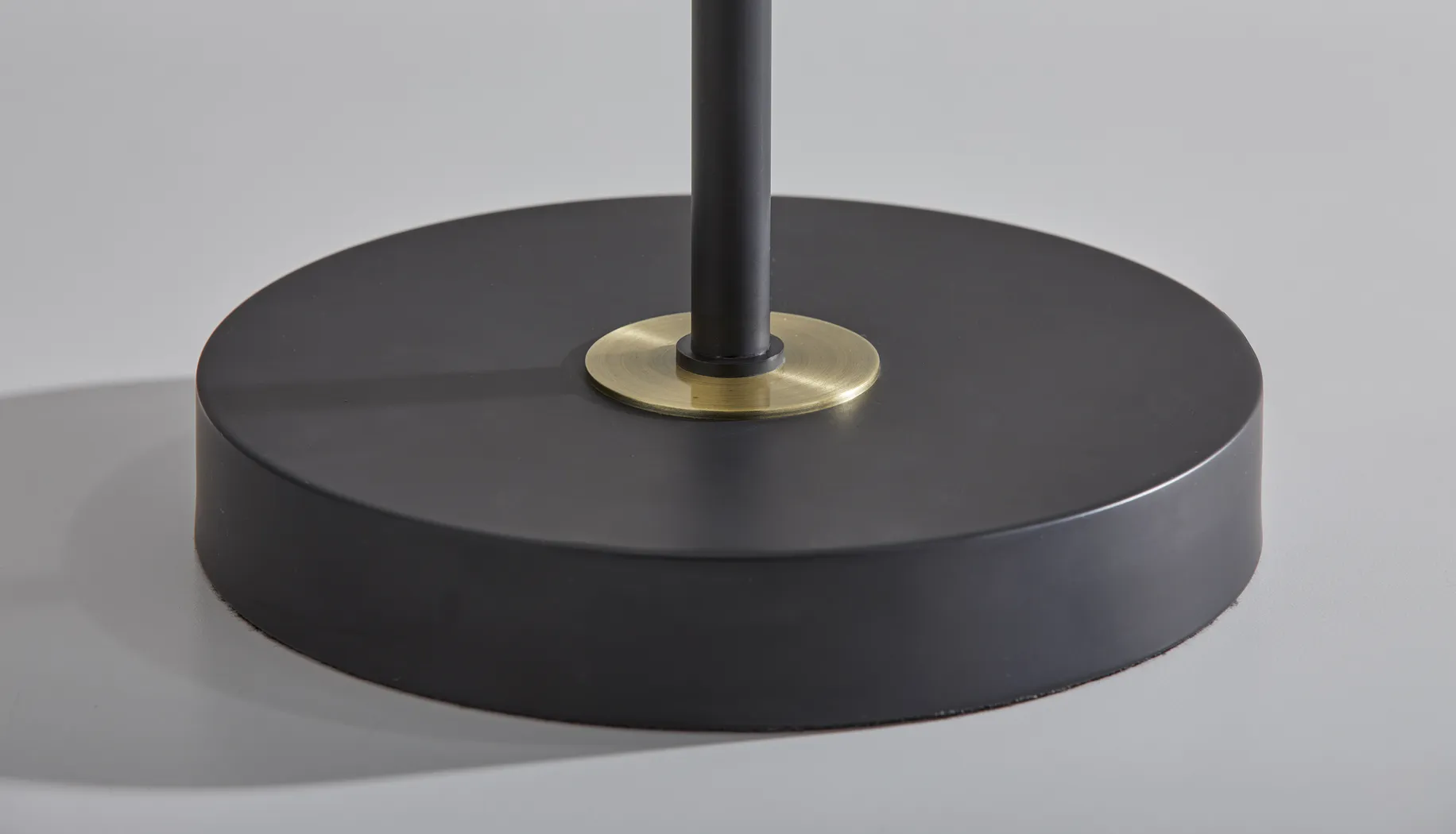 Lariat Circle Brass Lamp - Thumbnail - Image 9