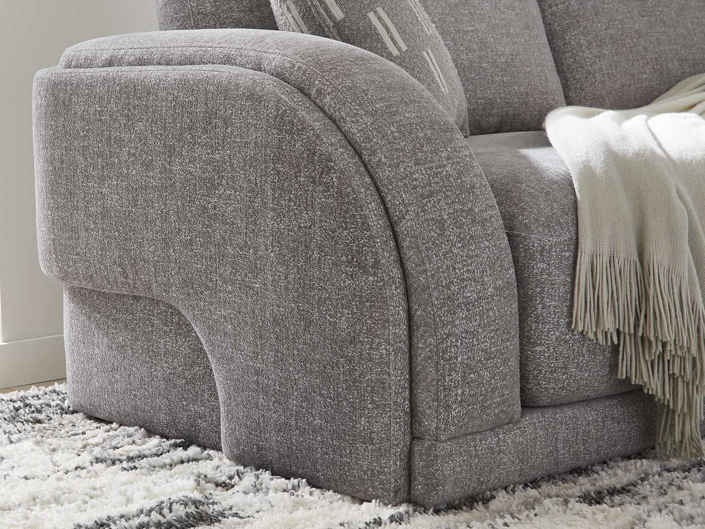 Latham Court Gray 5 Pc Sectional - Thumbnail - Image 4