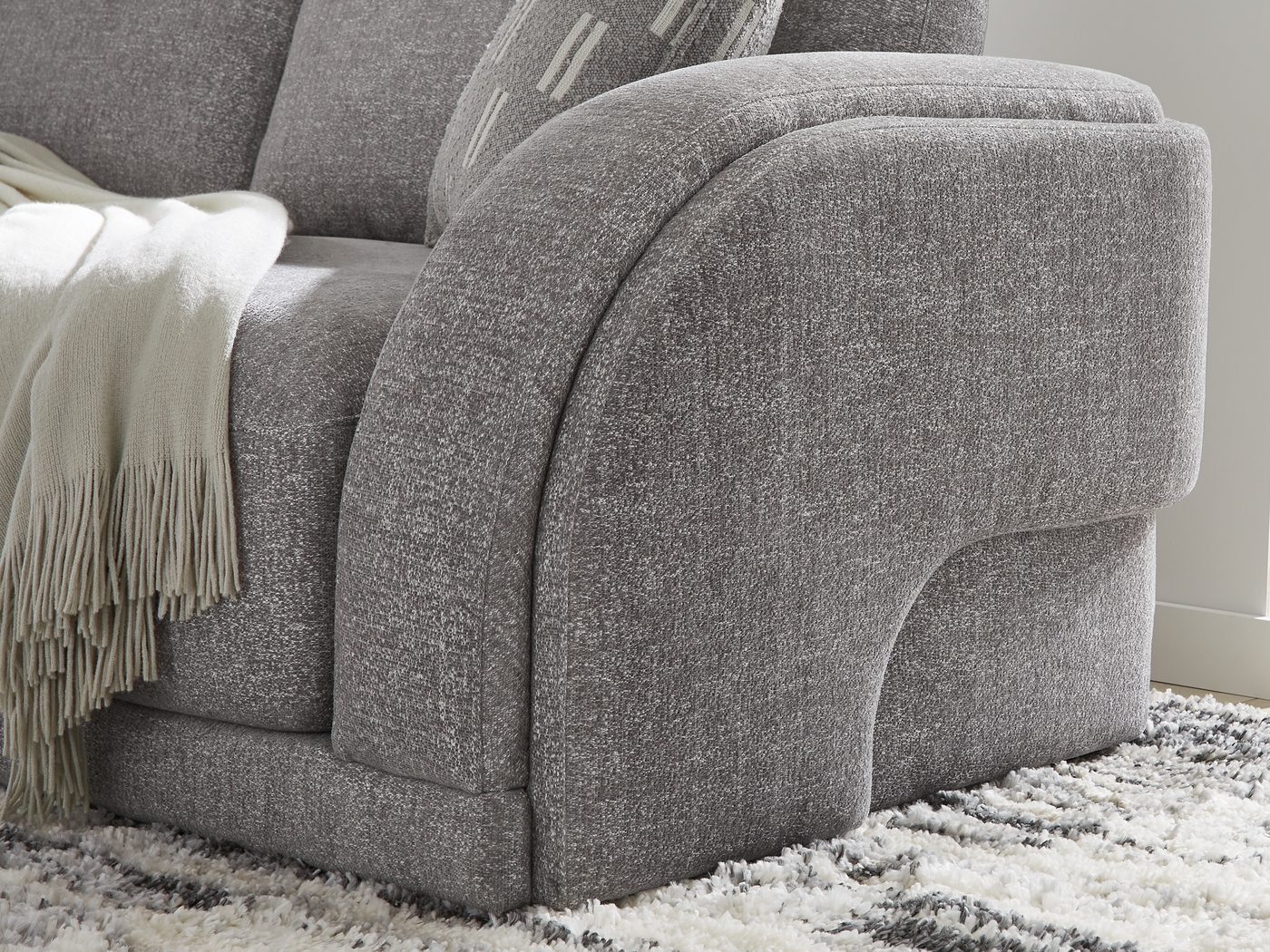 Latham Court Gray 5 Pc Sectional - Thumbnail - Image 4