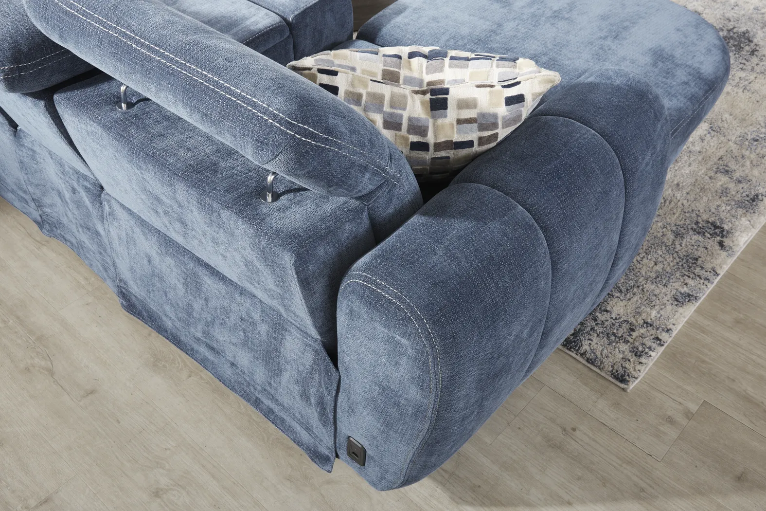 Laurel Heights Blue 6 Pc Dual Power Reclining Sleeper Sectional - Image 11