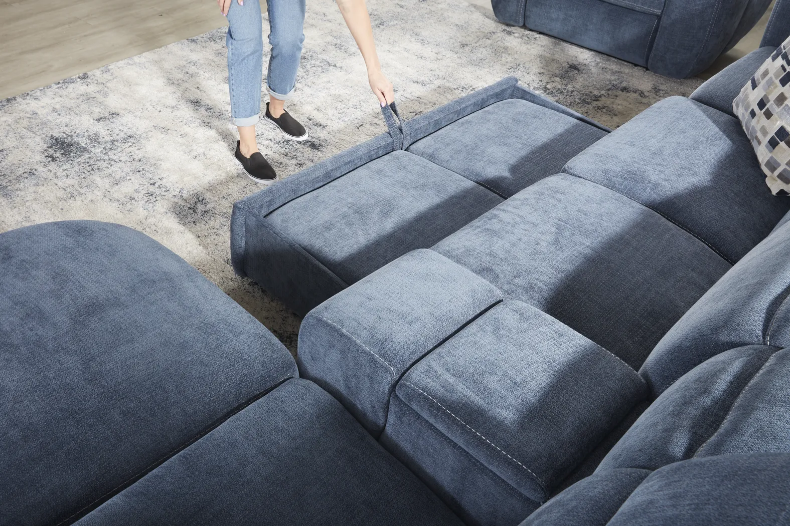  Laurel Heights Sectional - Thumbnail - Image 9