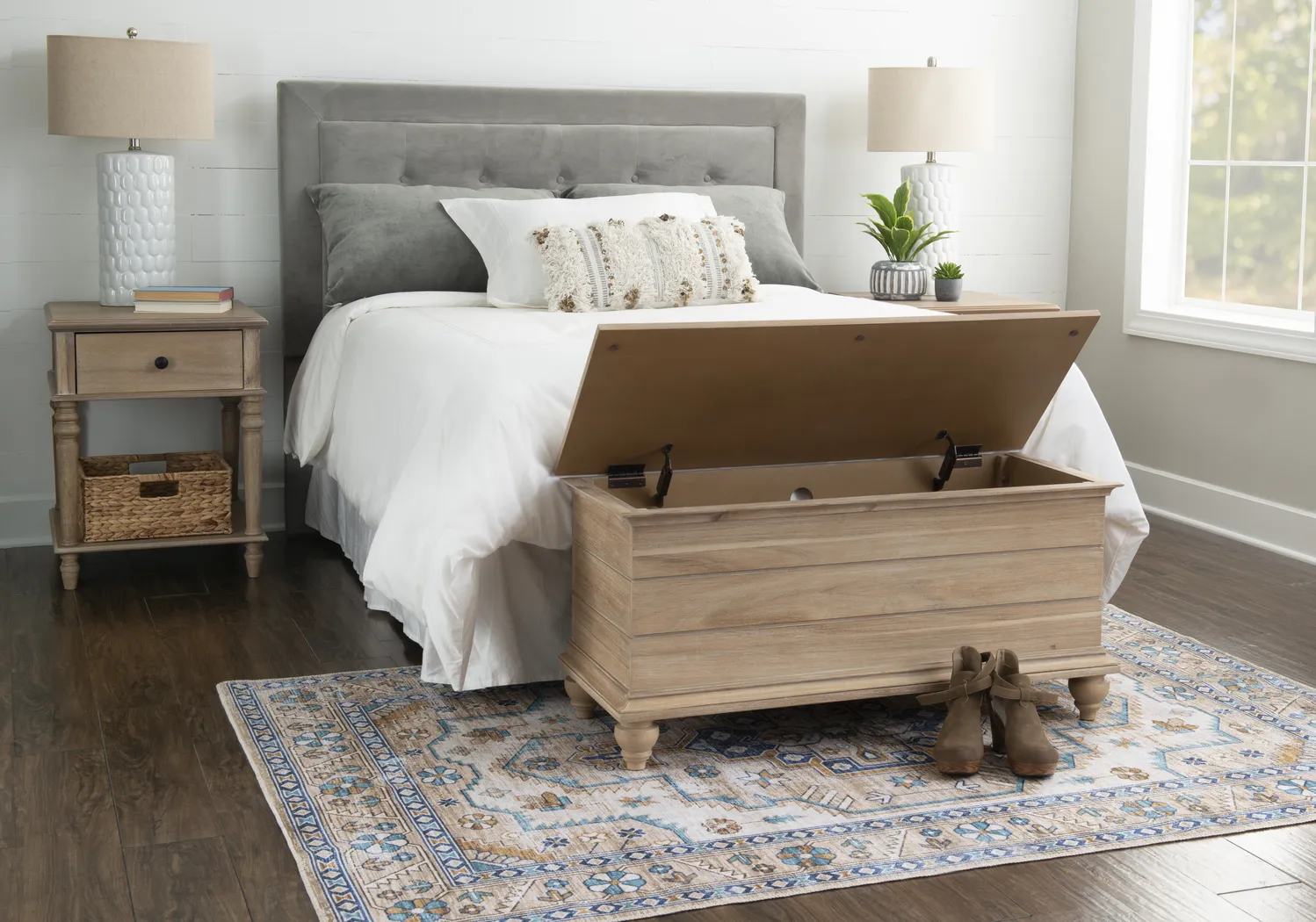 Lawnton Brown Cedar Chest - Thumbnail - Image 3