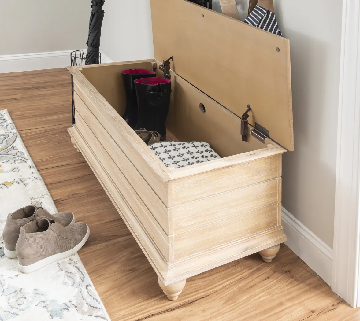 Lawnton Brown Cedar Chest - Thumbnail - Image 6