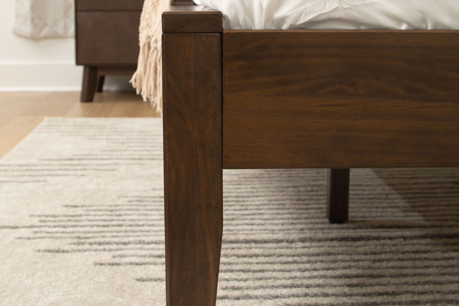 Learitt Walnut Queen Platform Bed - Thumbnail - Image 7